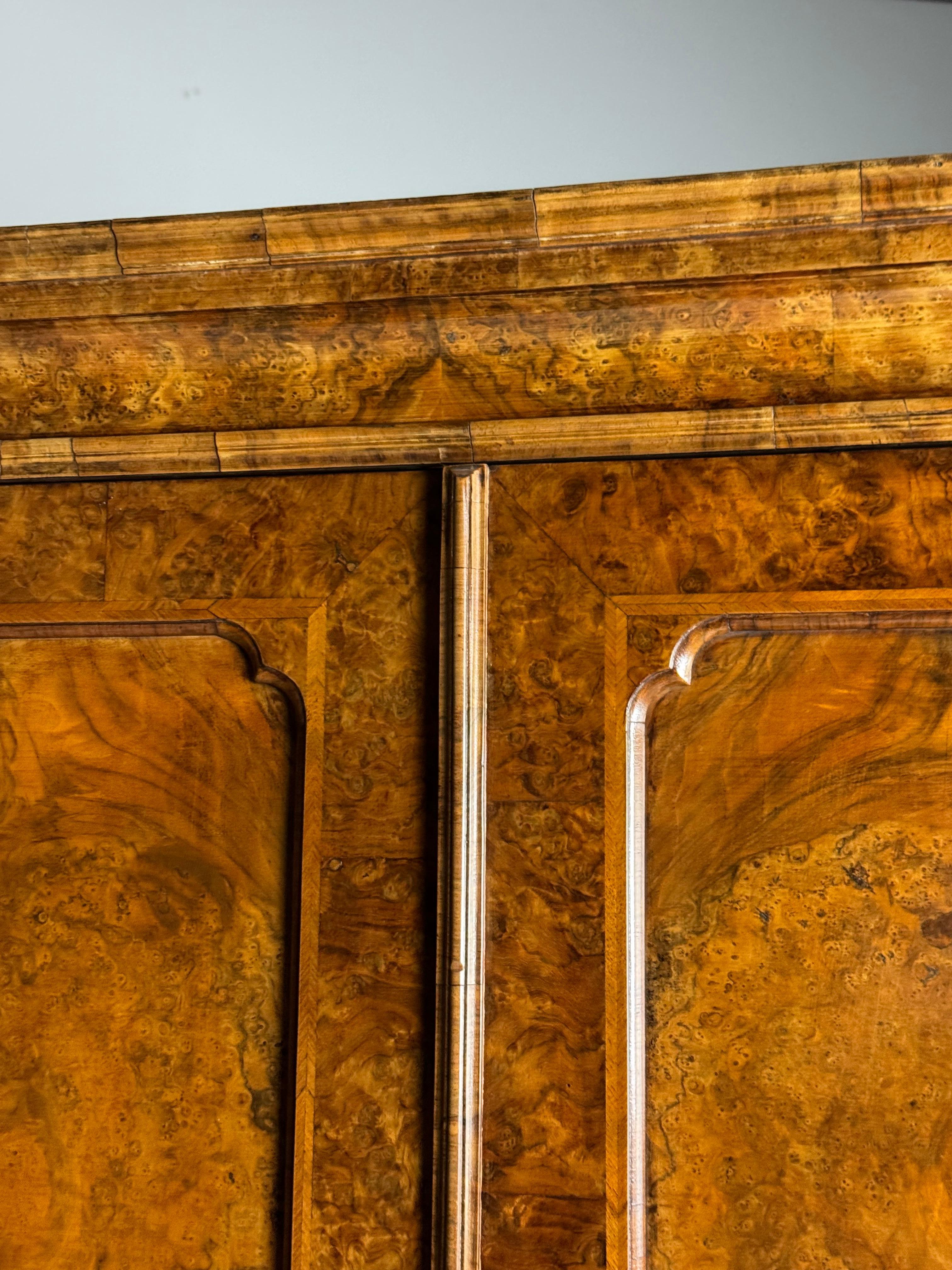 Inglese Libreria da tavolo in radica di noce, XIX secolo in vendita