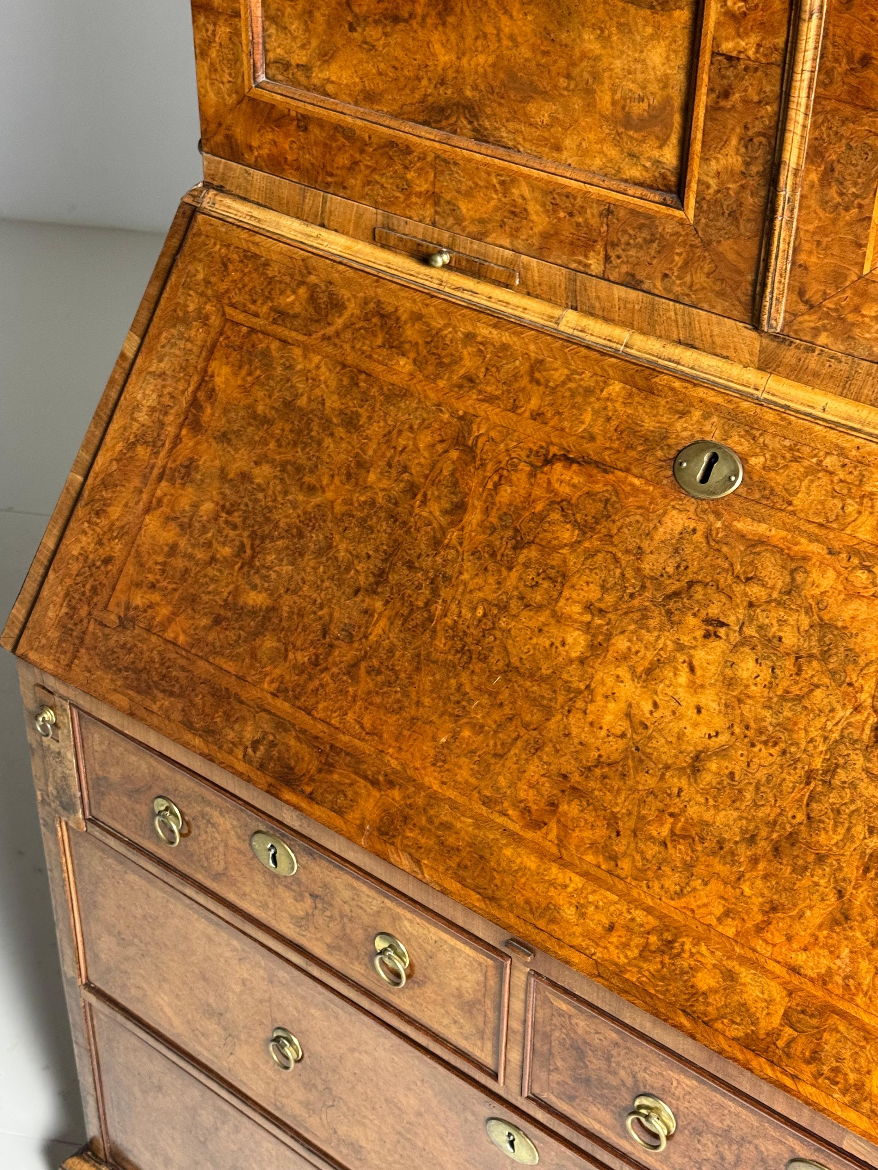 Libreria da tavolo in radica di noce, XIX secolo In condizioni buone in vendita a MILL, NL