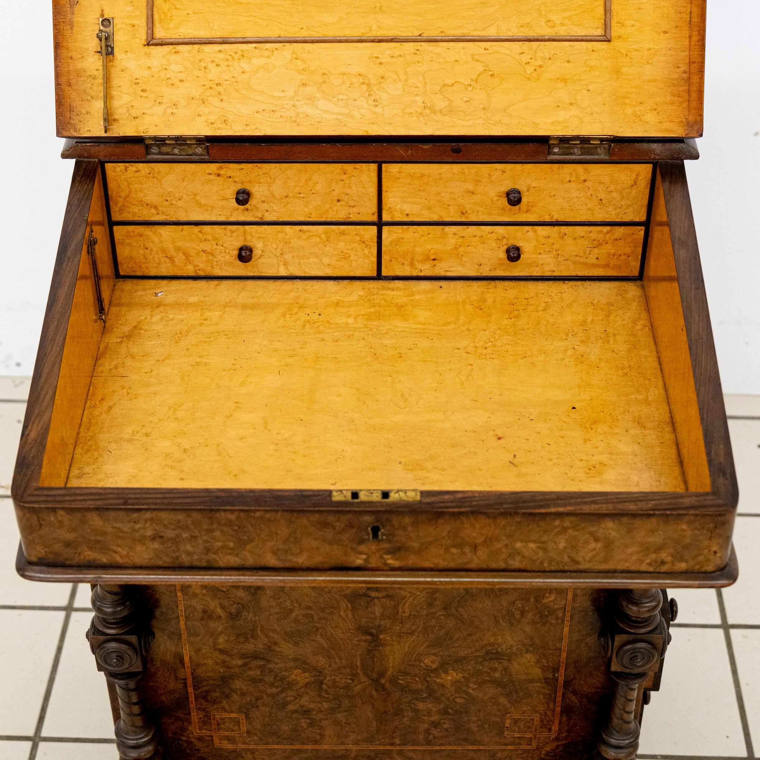 Burr Walnut Inlaid Davenport Desk In Good Condition In AMSTELVEEN, NL