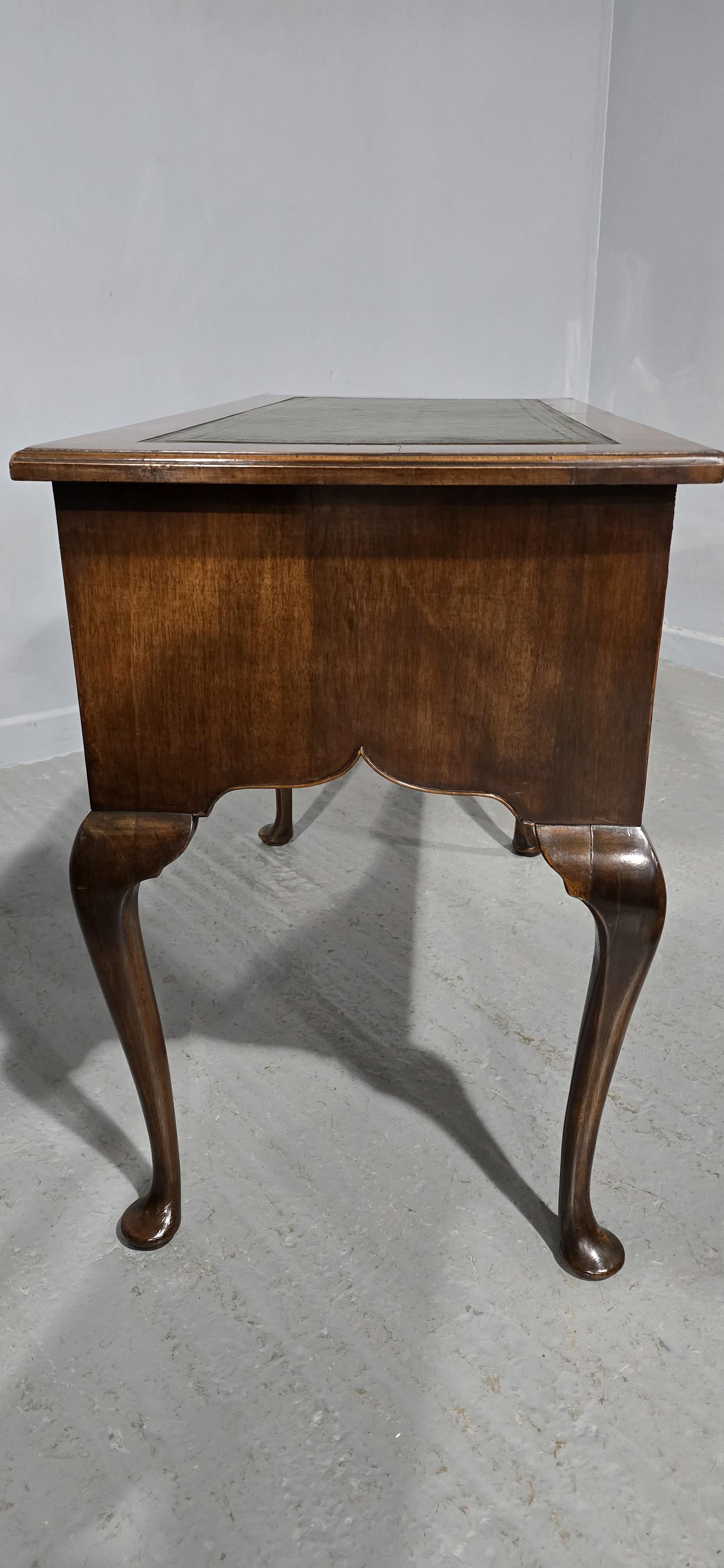 Noce Lowboy in radica di noce in vendita