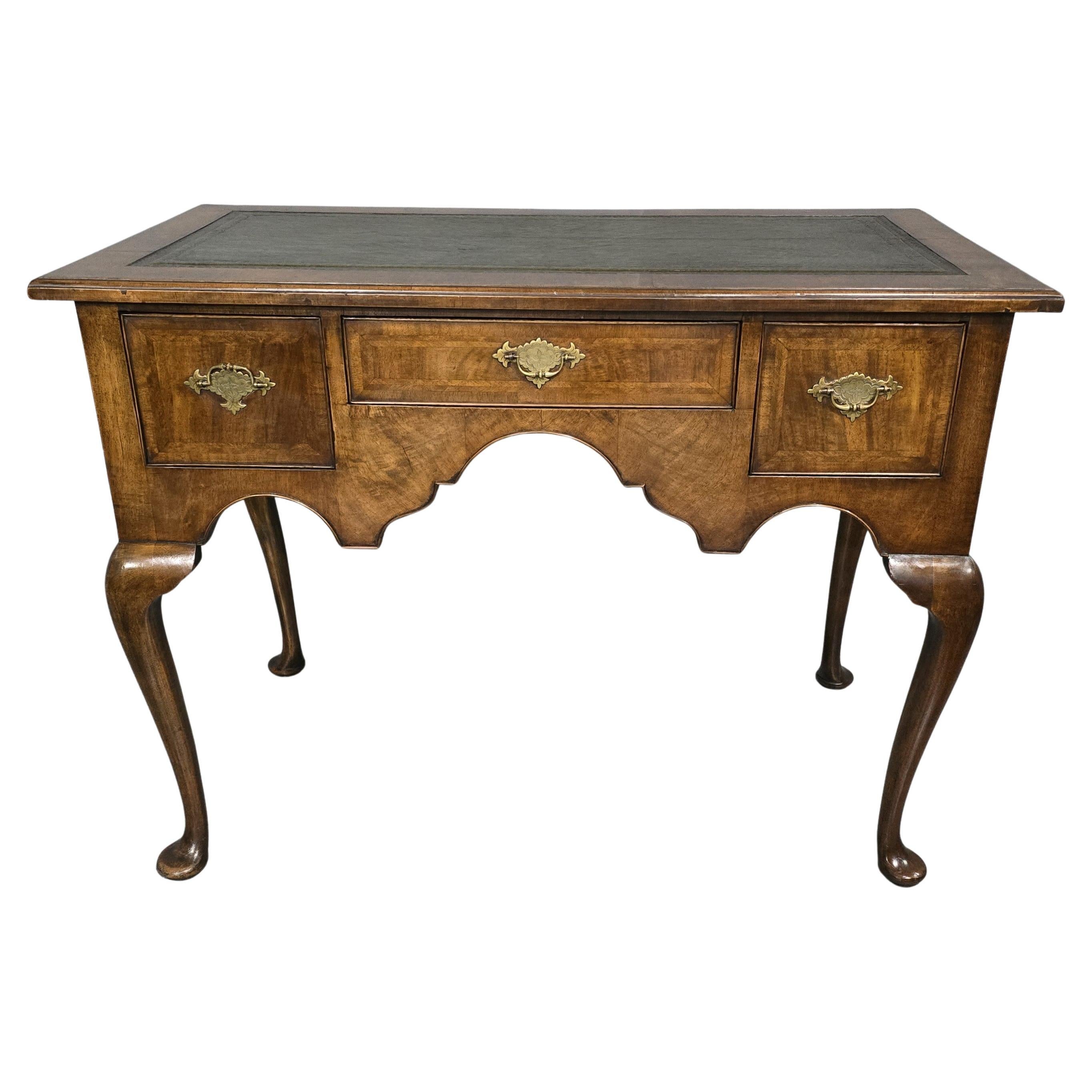 Lowboy in radica di noce in vendita