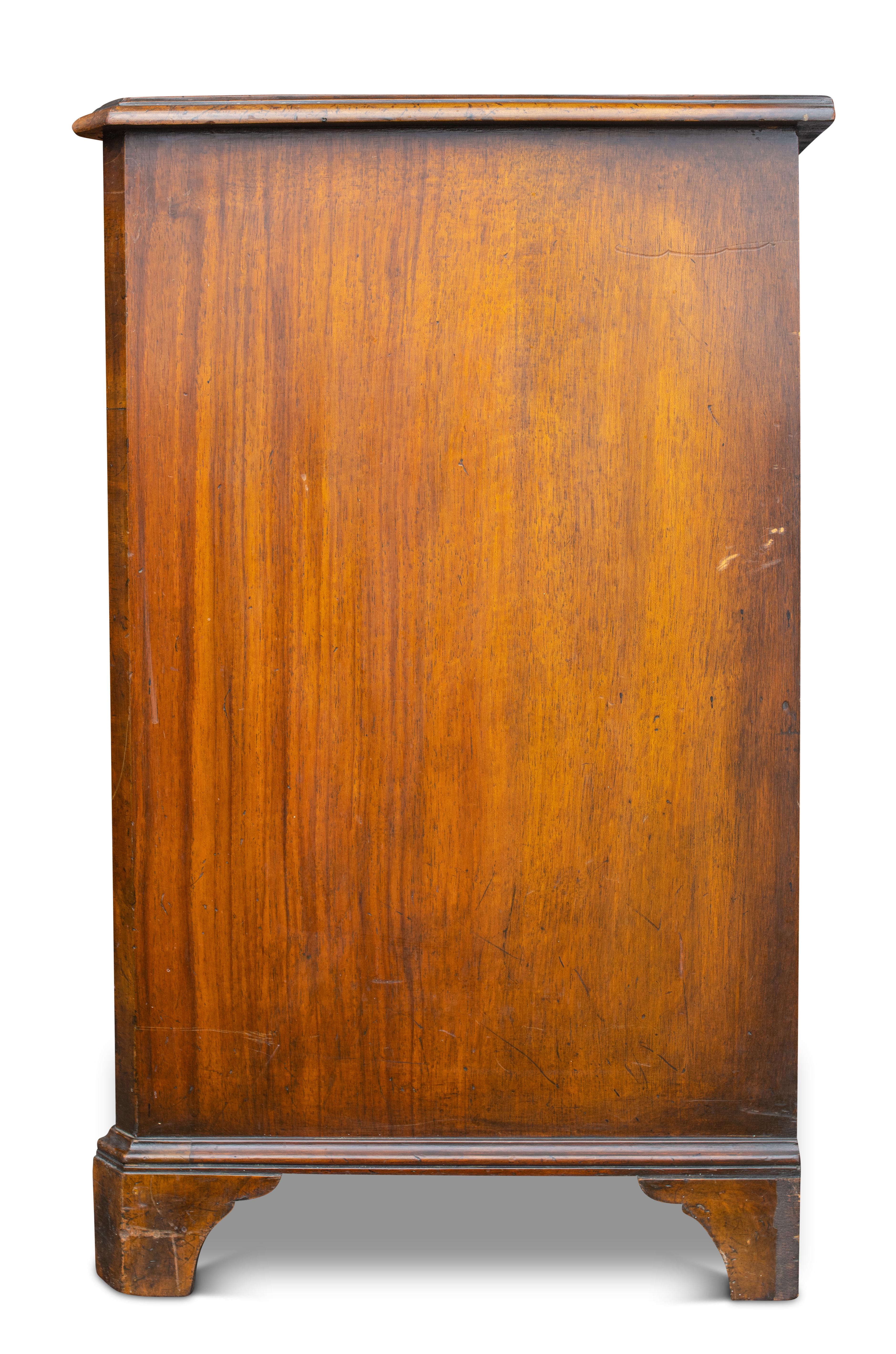 Burr Walnut Reverse Serpentine Batchelor's Cabinet With Single Drawer 1900's In Good Condition For Sale In High Wycombe, GB