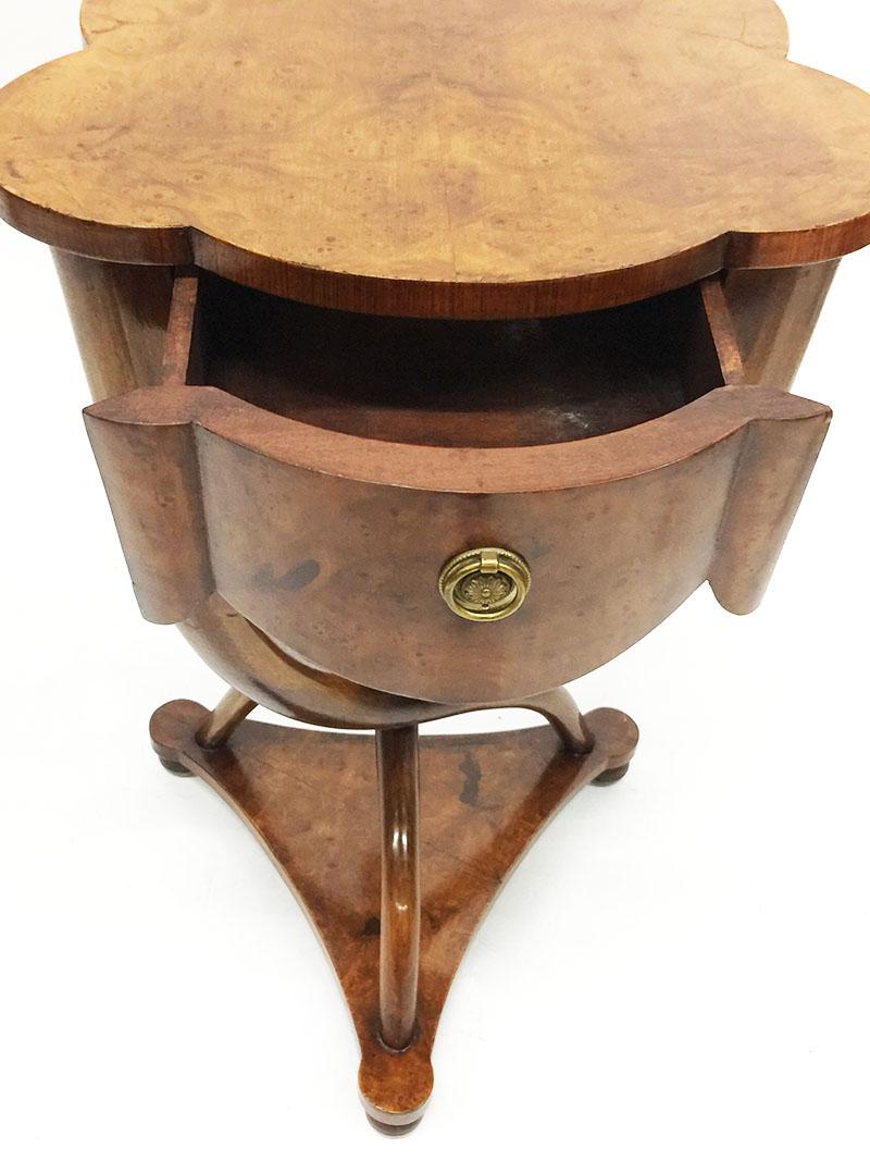 Burr Walnut Side Table with Curved Legs, 20th Century In Good Condition For Sale In Delft, NL