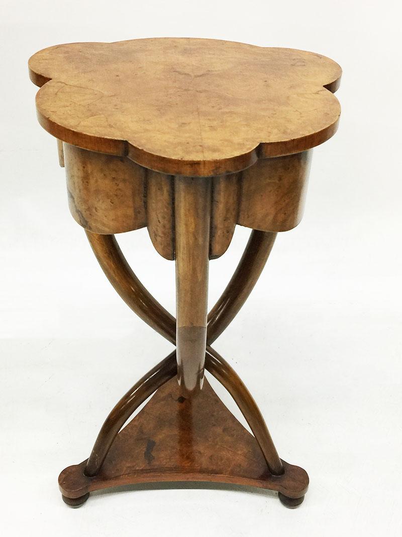 Wood Burr Walnut Side Table with Curved Legs, 20th Century For Sale