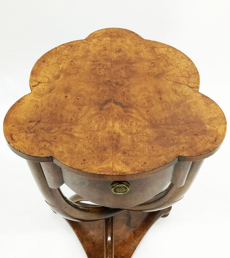 Burr Walnut Side Table with Curved Legs, 20th Century For Sale 1