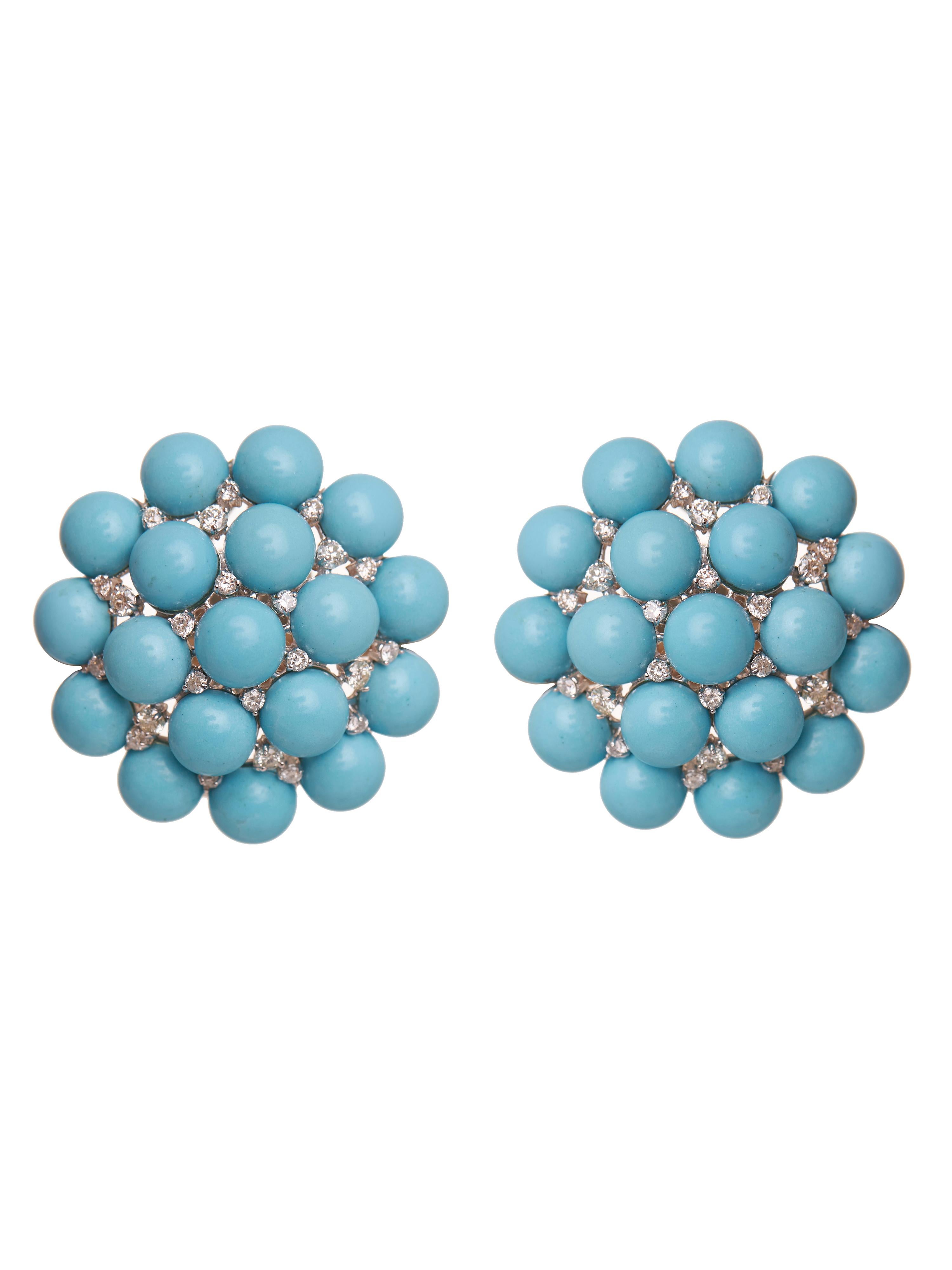 Inspired by the tranquil beauty of clear blue skies, the Medium Round Turquoise Burst Earrings from the Akasa Collection are a stunning tribute to serenity and grace. Handcrafted with precision, they feature 18kt gold elegantly set with 24.93 carats