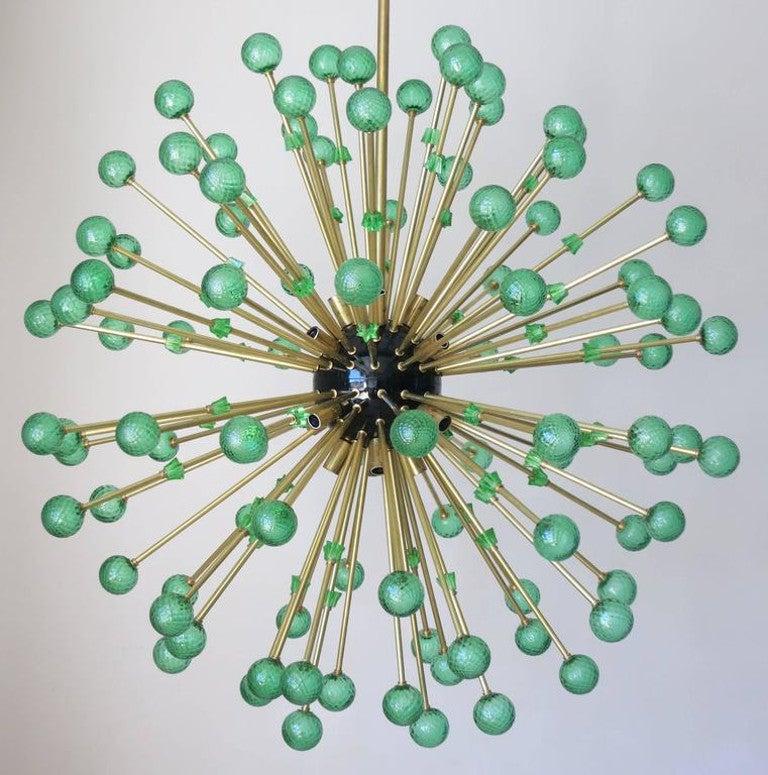 Modern Italian Sputnik chandelier with green Murano glass spheres, black enameled centre and canopy, mounted on brass frame / designed by Fabio Bergomi for Fabio Ltd, made in Italy
16-light / E12 or E14 type / max 40W each
Measures: Height 63 inches