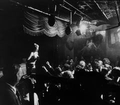 Stripper, Salón Crazy Horse, París, Francia, 1956, Gelatina de plata, 8x10