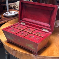 Burton-Ching Caja de Té de la Regencia Inglesa Decorada con Chinoiserie Roja y Dorada