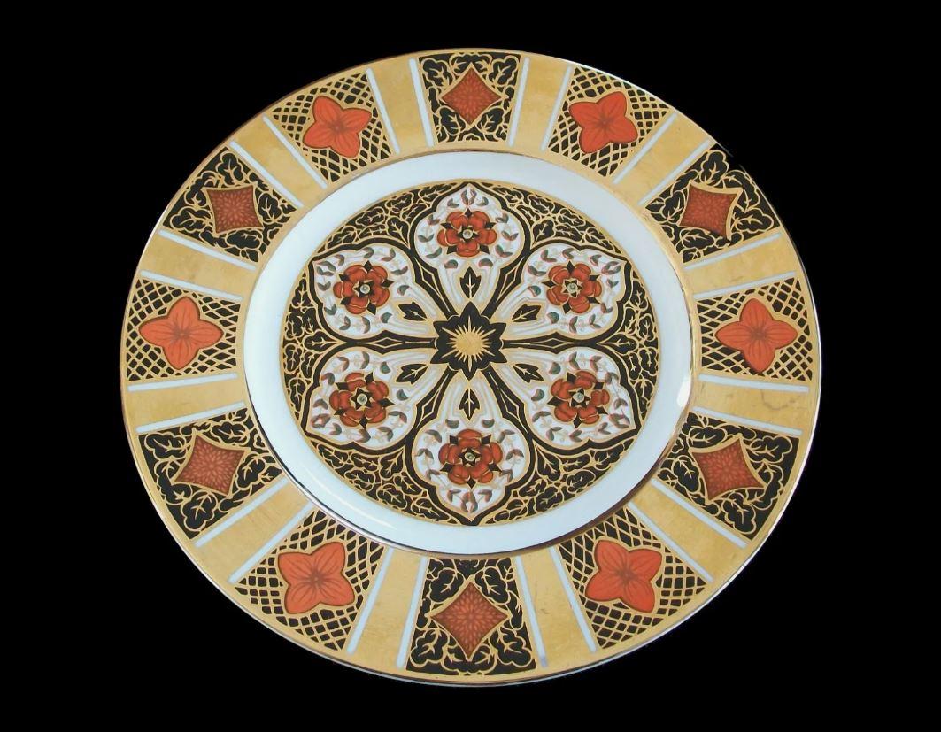Anglais Poterie BURTONDALE - Assiette à dîner en porcelaine d'os à motif Imari - Royaume-Uni - 20e siècle en vente