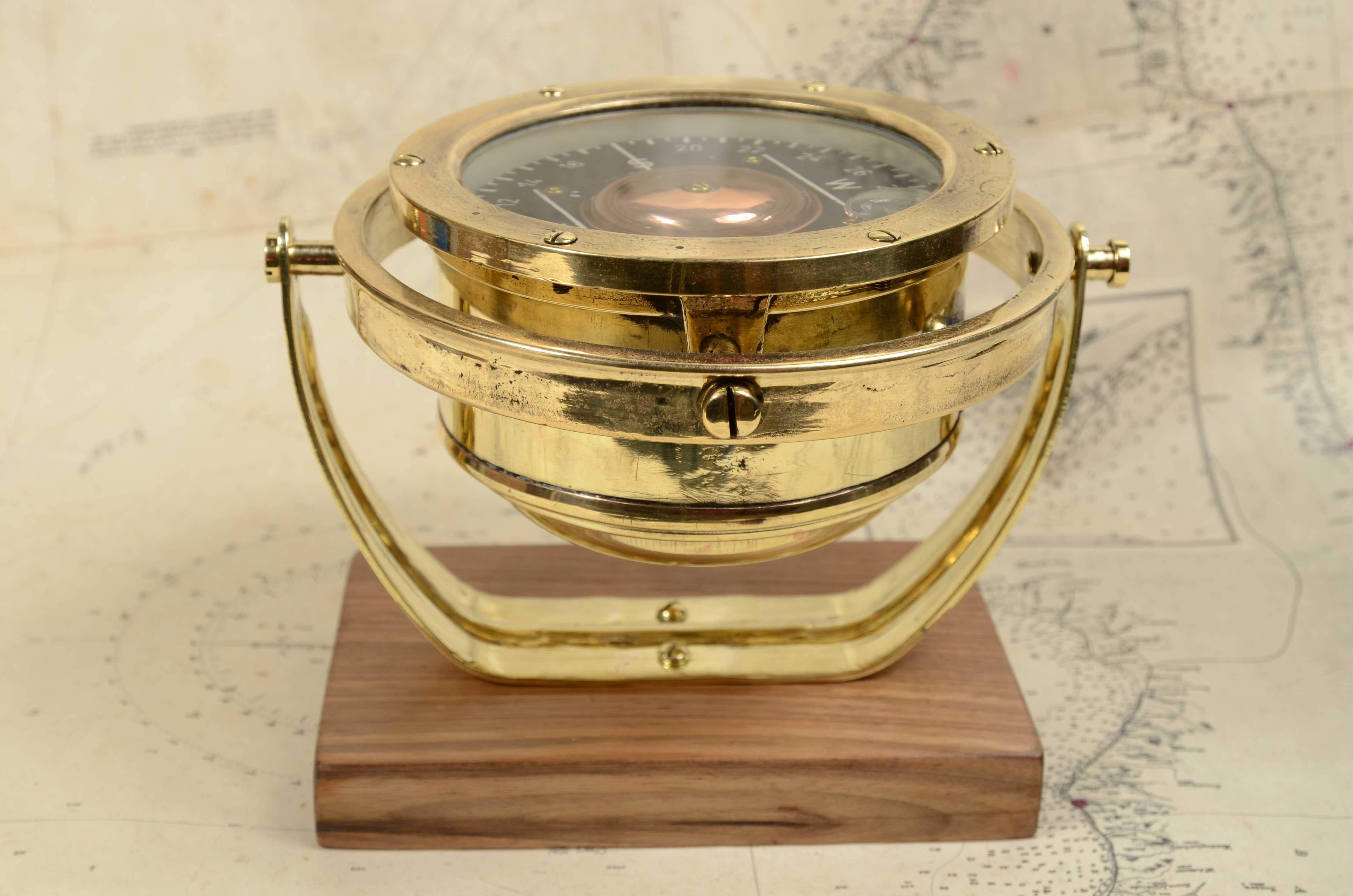 Mid-20th Century Aeronautical compass signed by Henry Browne & Son  Sestrel of the 1930s C8928 For Sale