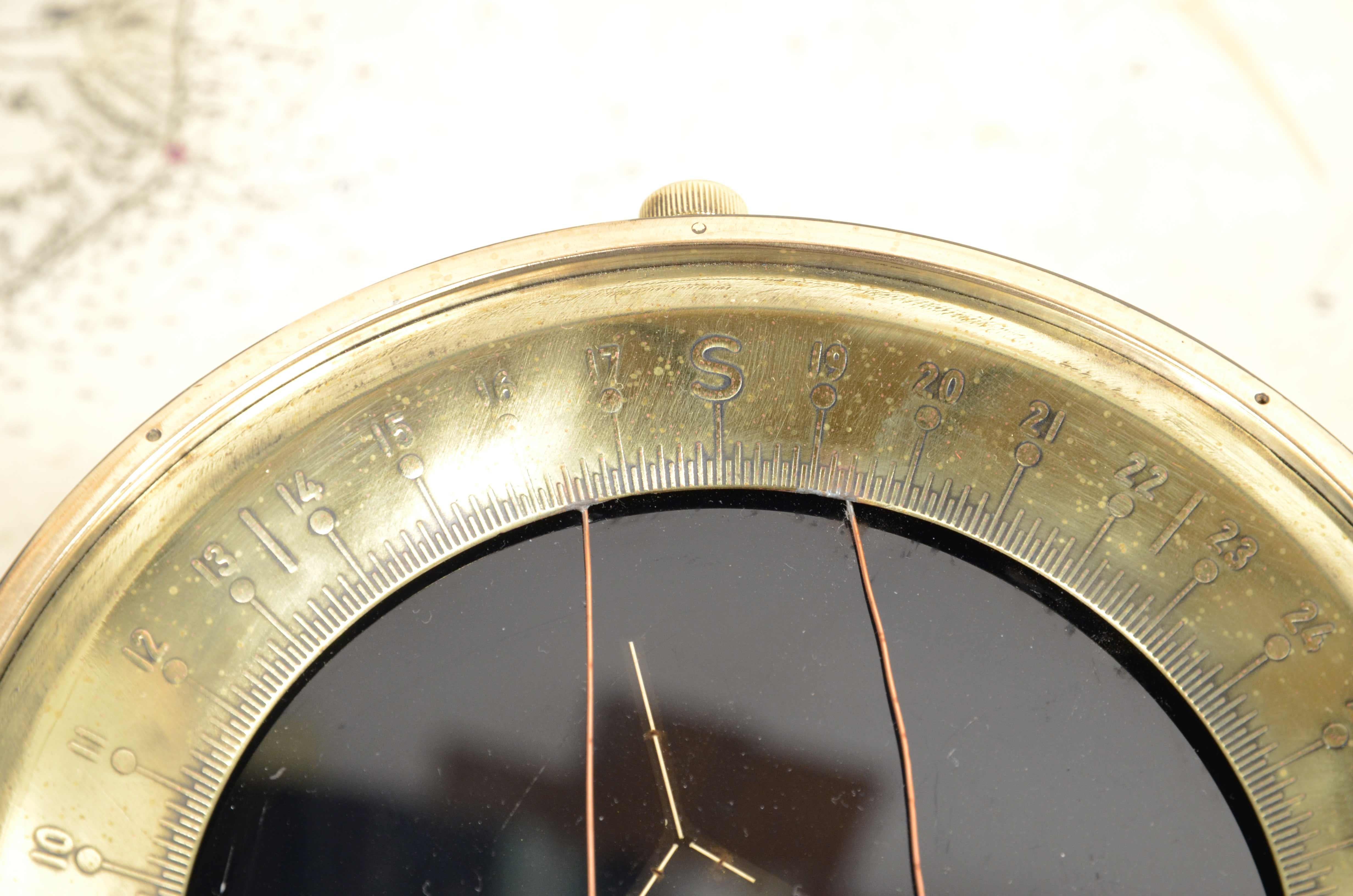Aluminum Brass and aluminum aviation compass complete with azimuth circle 1940 U.S.A For Sale