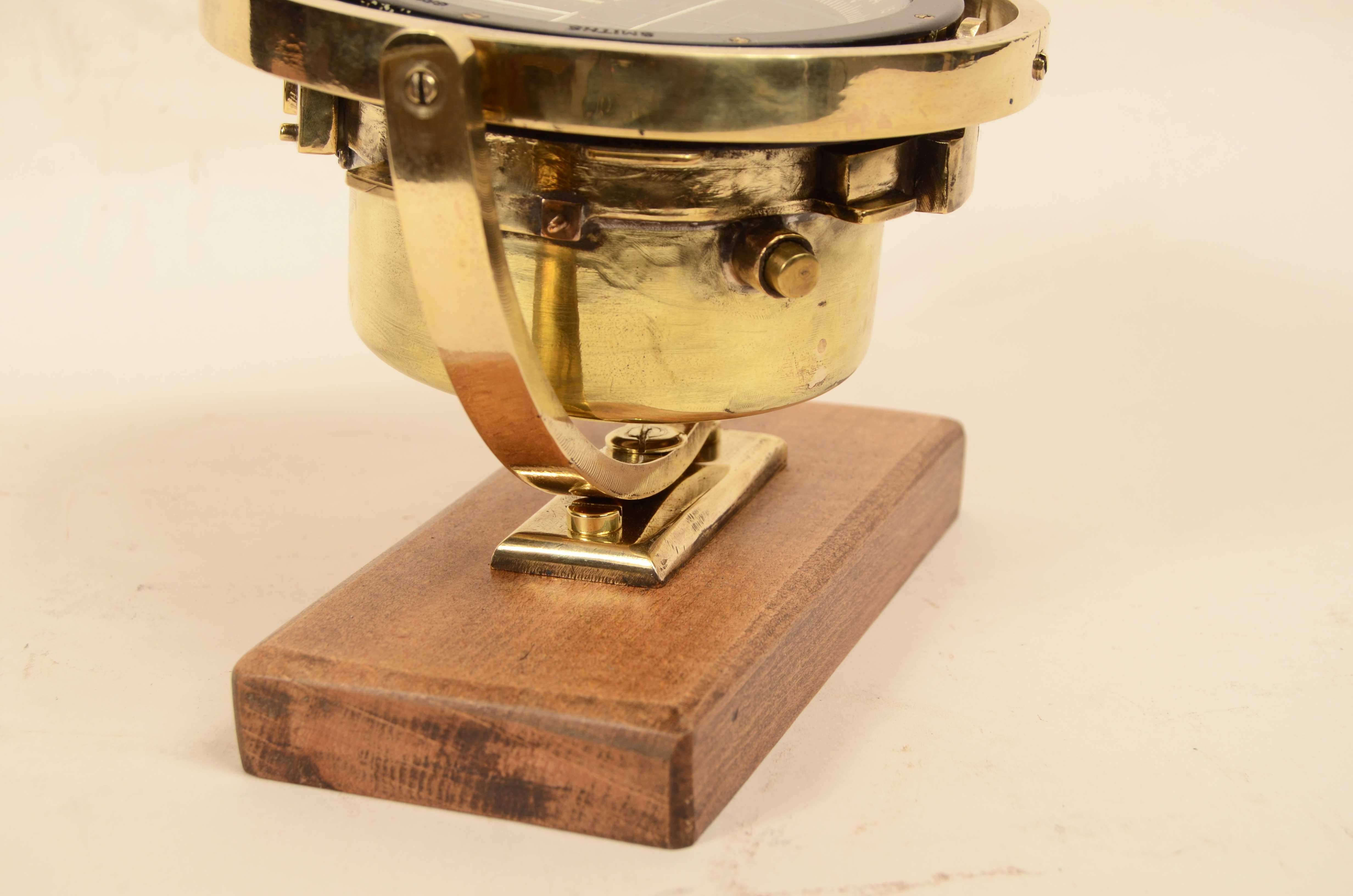 British aviation brass glass and Bakelite compass signed SMITHS of 1940 For Sale 8