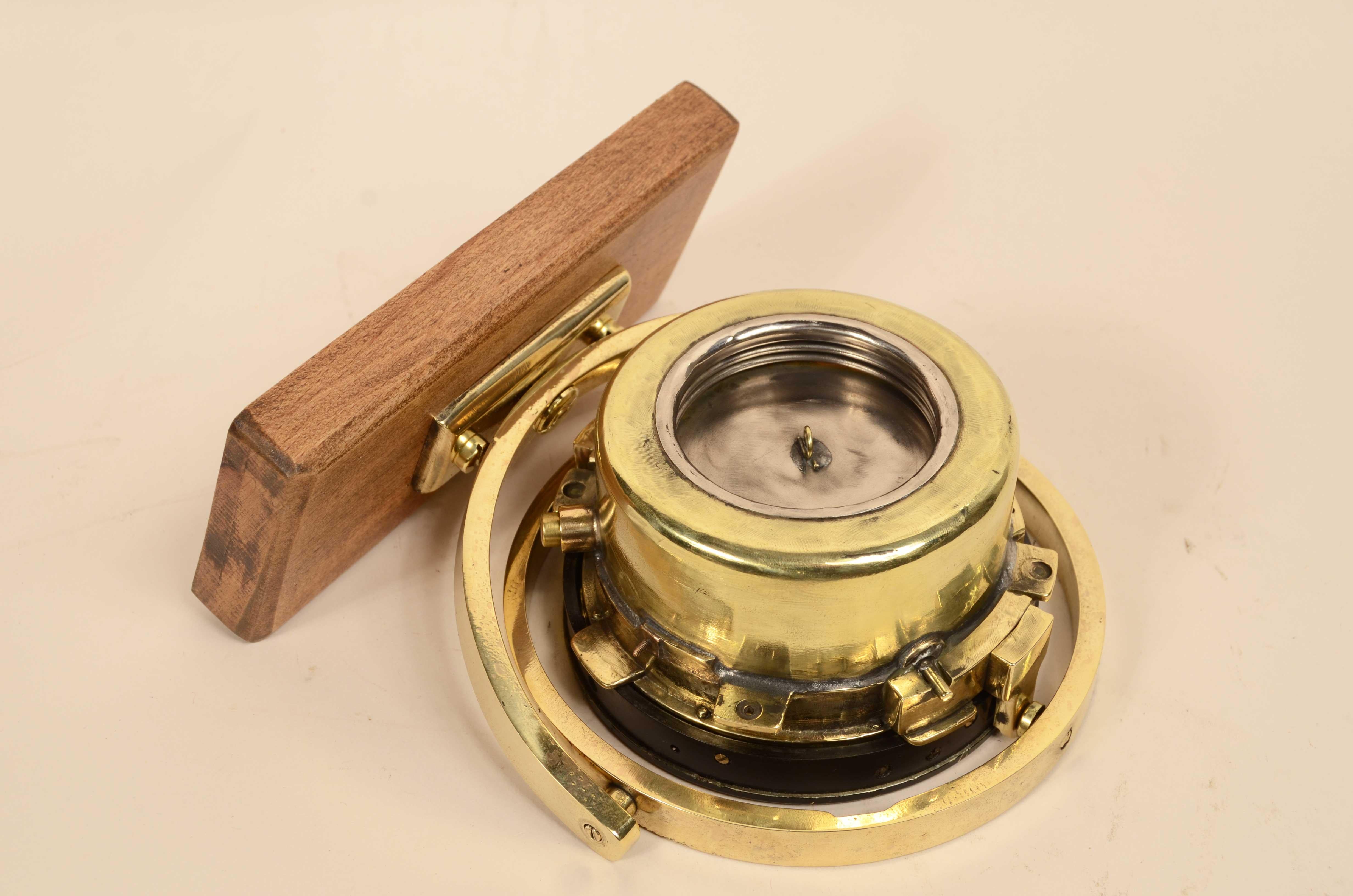 British aviation brass glass and Bakelite compass signed SMITHS of 1940 For Sale 9