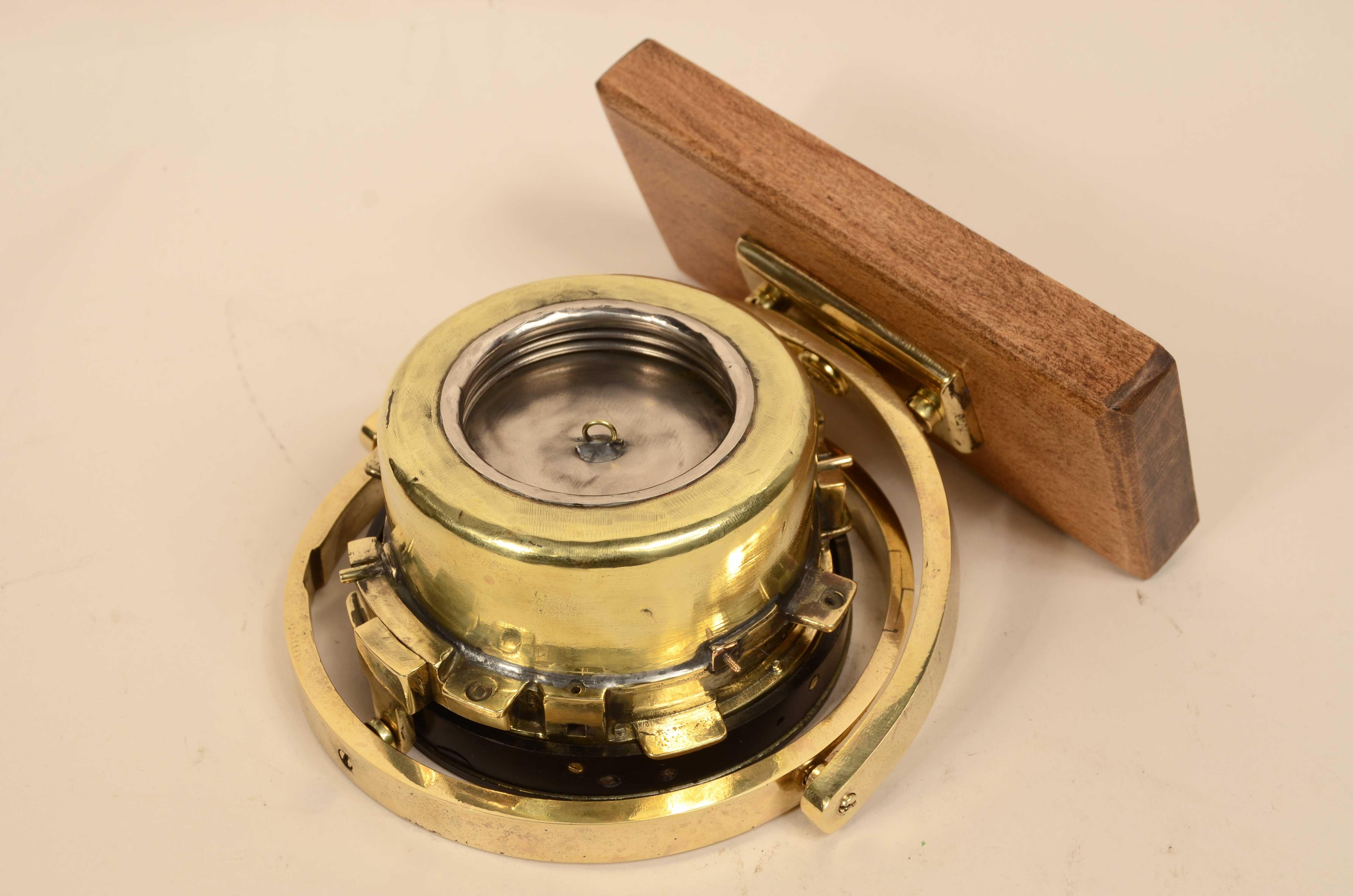 British aviation brass glass and Bakelite compass signed SMITHS of 1940 For Sale 10