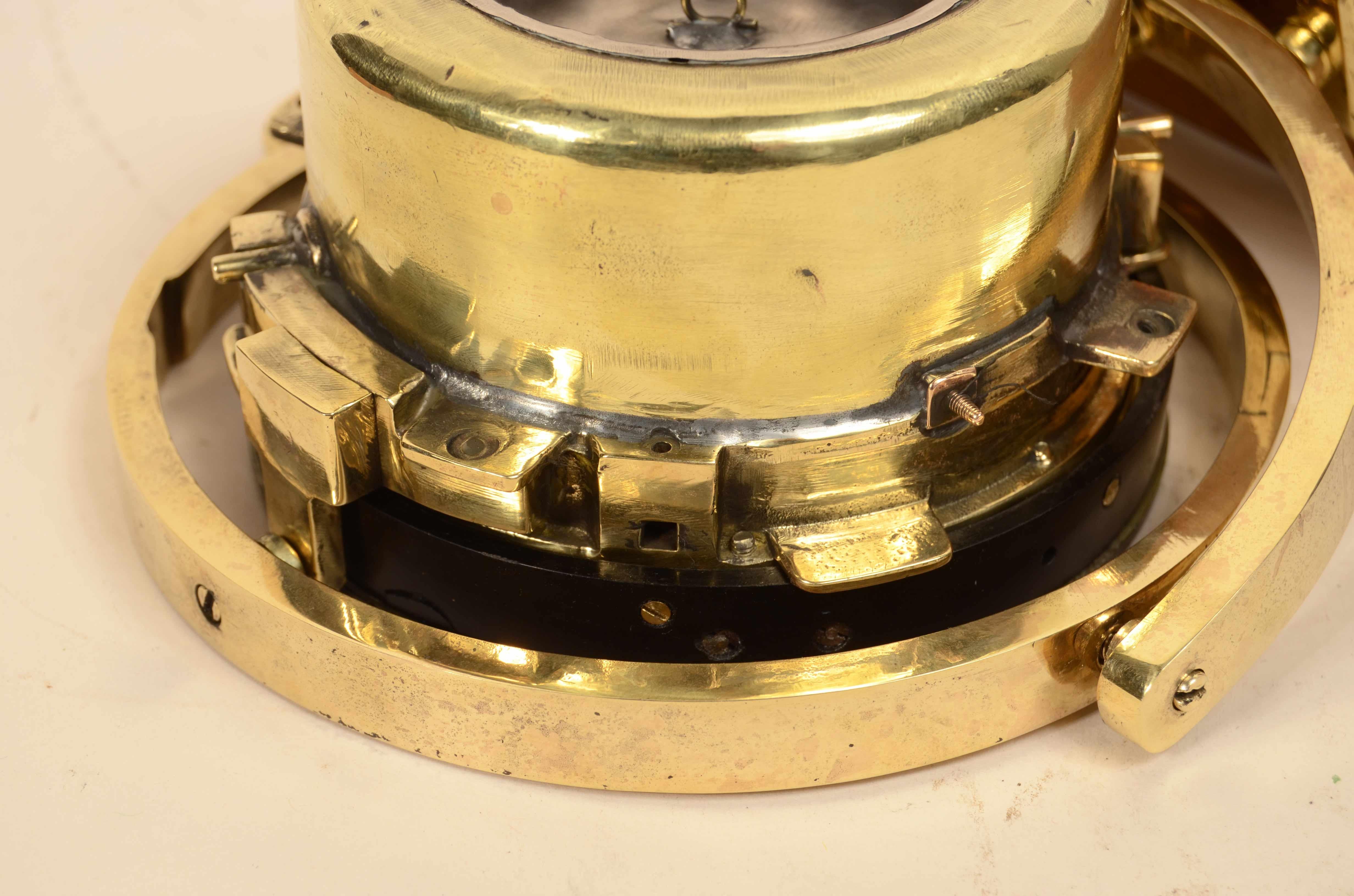 British brass, glass, and Bakelite aviation compass, signed SMITHS Made in Great Britain Type KCA-1401K from the 1940s, and mounted on wooden board. 
Compass diameter cm 11.5-in 4.5. Base width 17 cm-in 6.7, total height 11 cm-in 4.3. 
Good