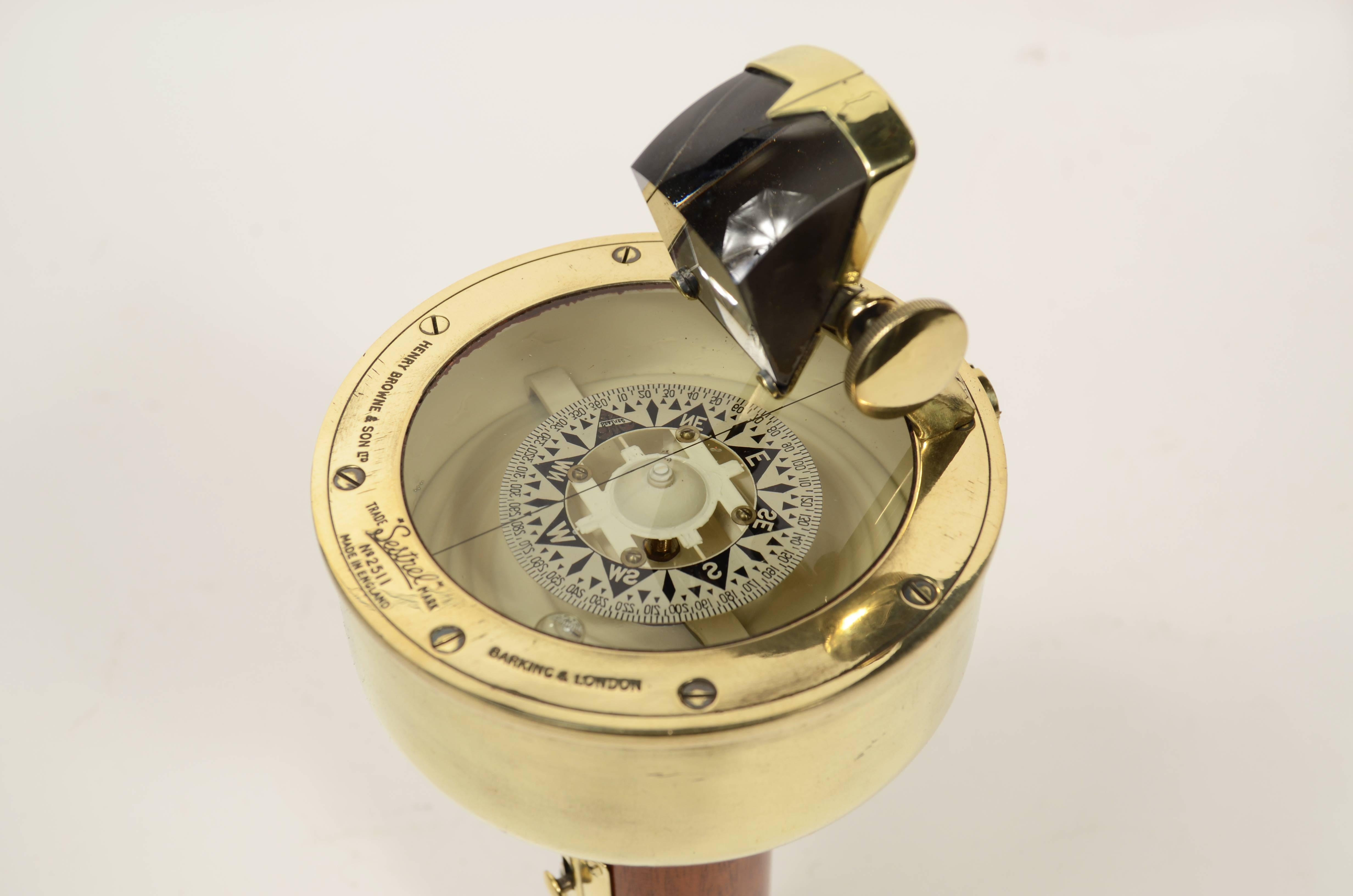 Bussola da rilevamento magnetico a mano firmata Henry Browne & Son Ltd  Sestrel in vendita 5