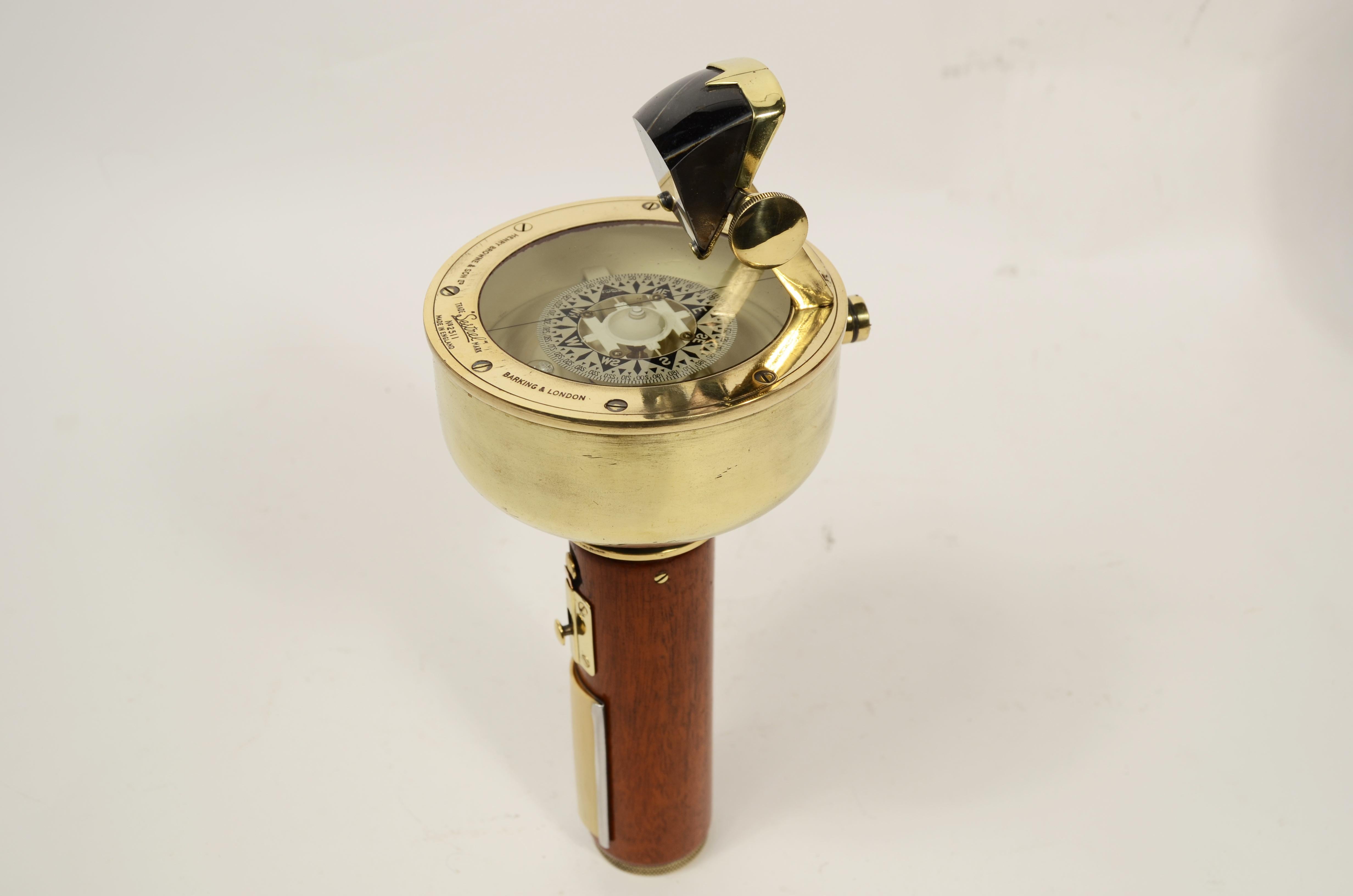 20th Century Bussola da rilevamento magnetico a mano firmata Henry Browne & Son Ltd  Sestrel in vendita