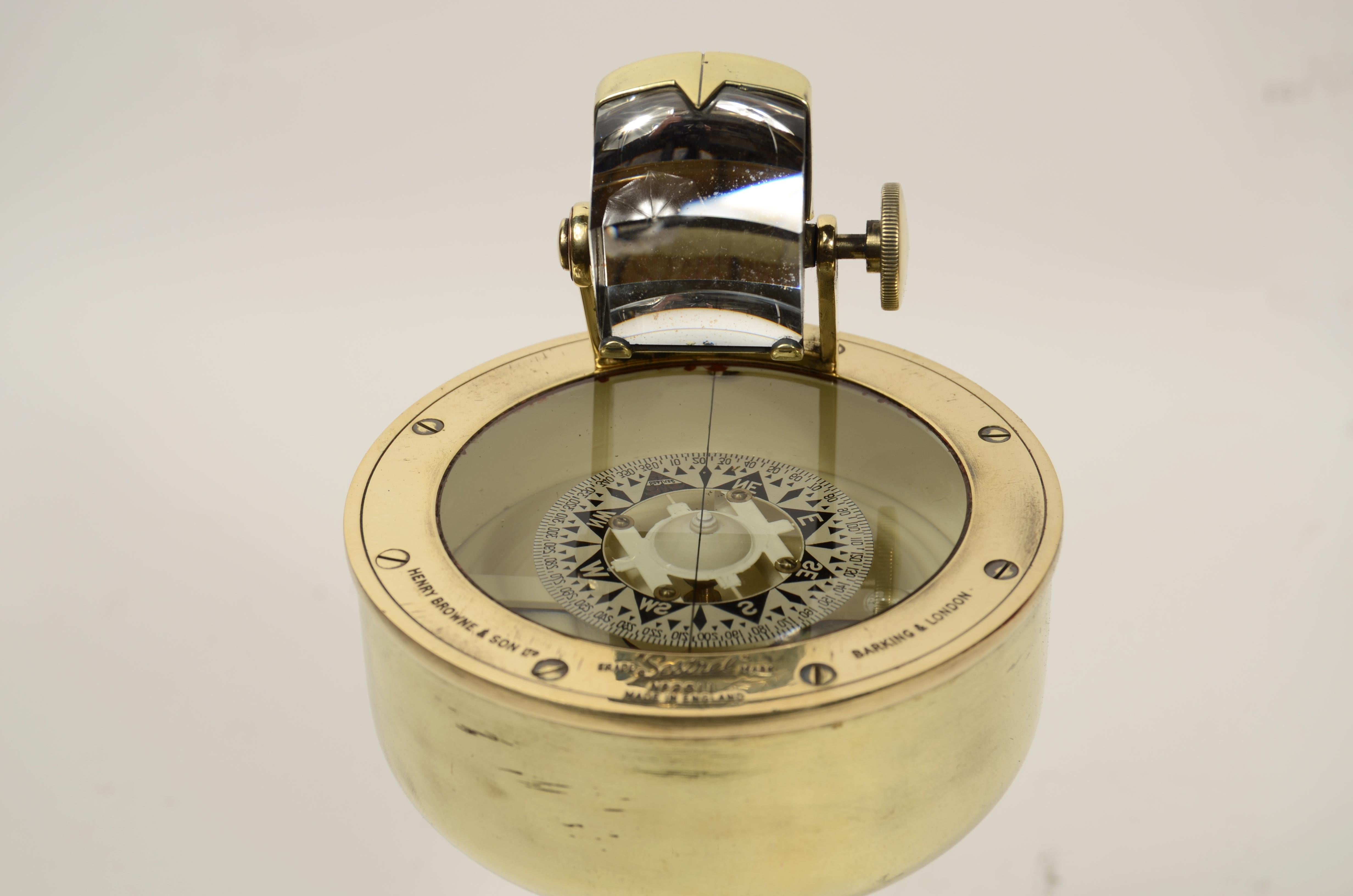 Bussola da rilevamento magnetico a mano firmata Henry Browne & Son Ltd  Sestrel in vendita 1