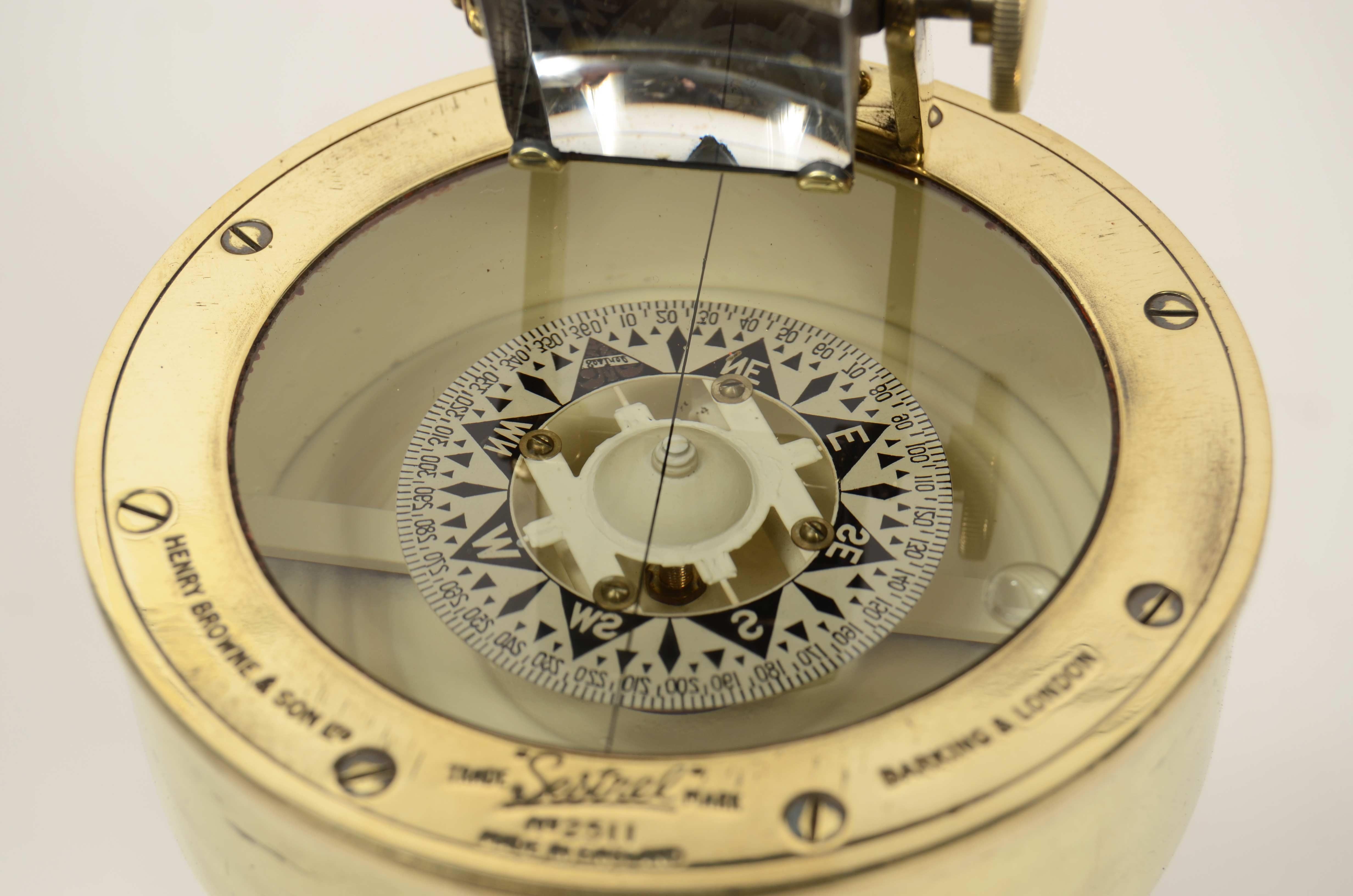 Bussola da rilevamento magnetico a mano firmata Henry Browne & Son Ltd  Sestrel in vendita 2