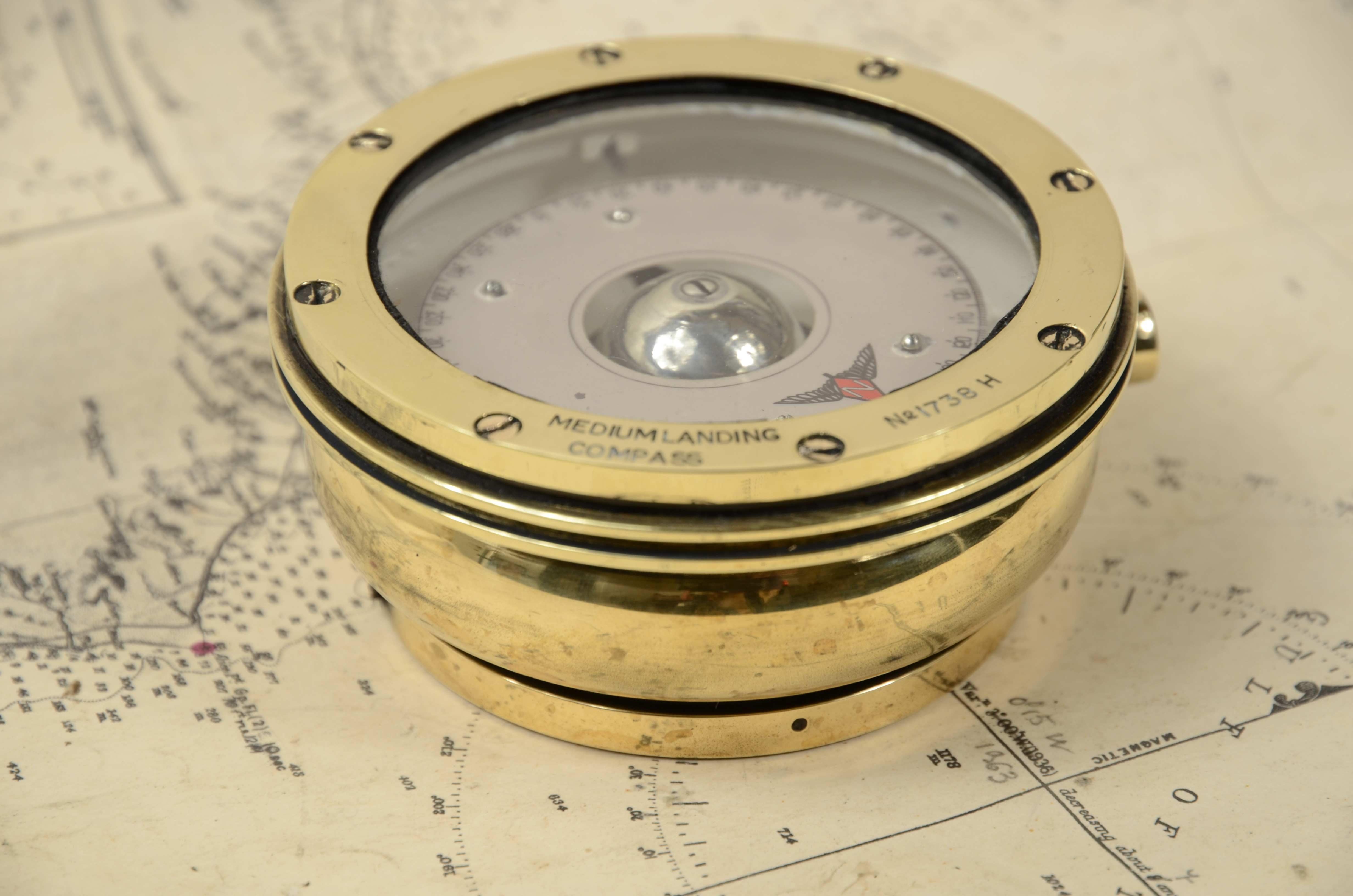 Bussola da rilevamento magnetico Medium Landing Compass N 1738 Inghilterra 1940s For Sale 1