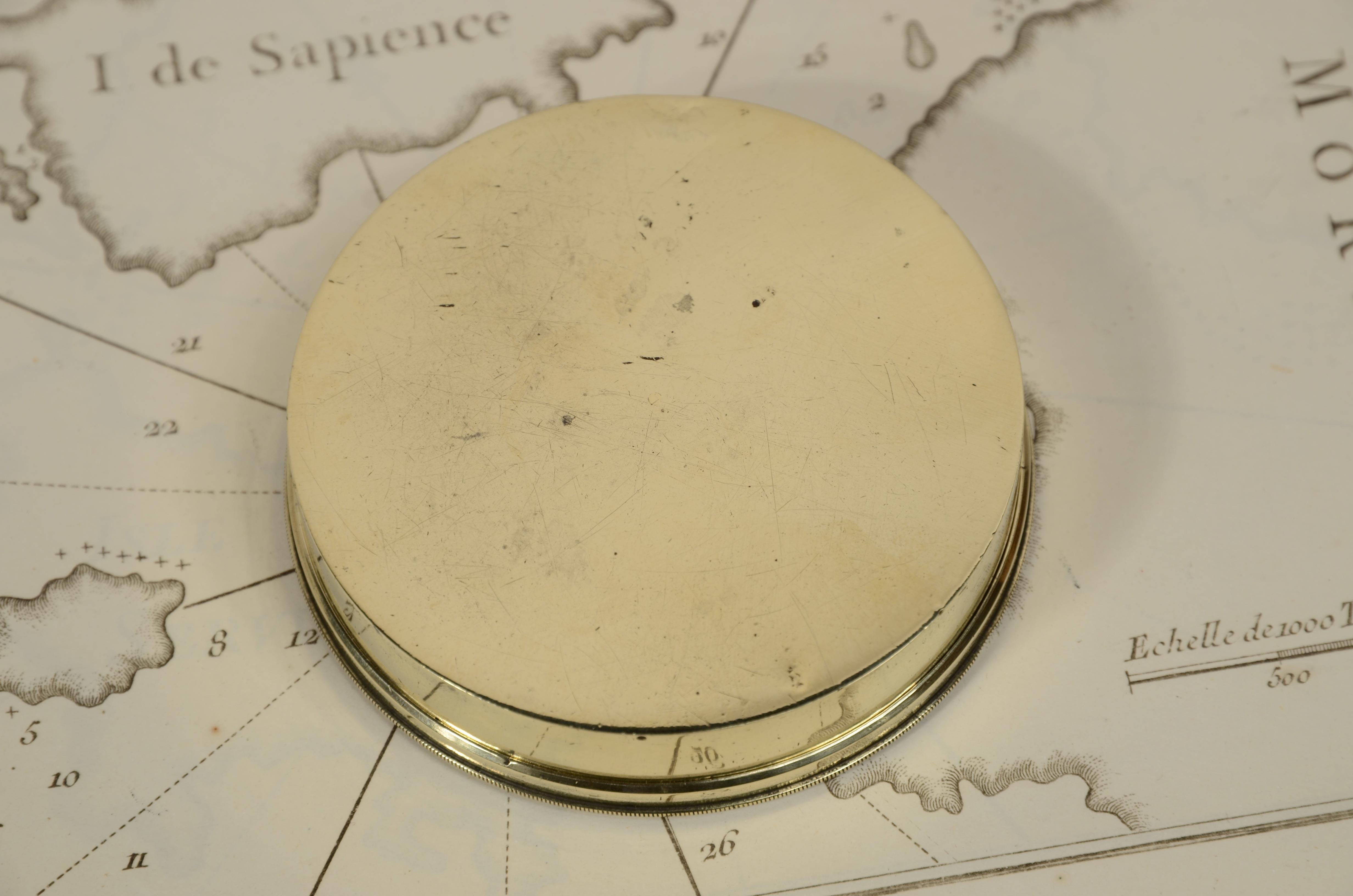 Traveler's pocket compass, Victorian-era turned brass For Sale 2