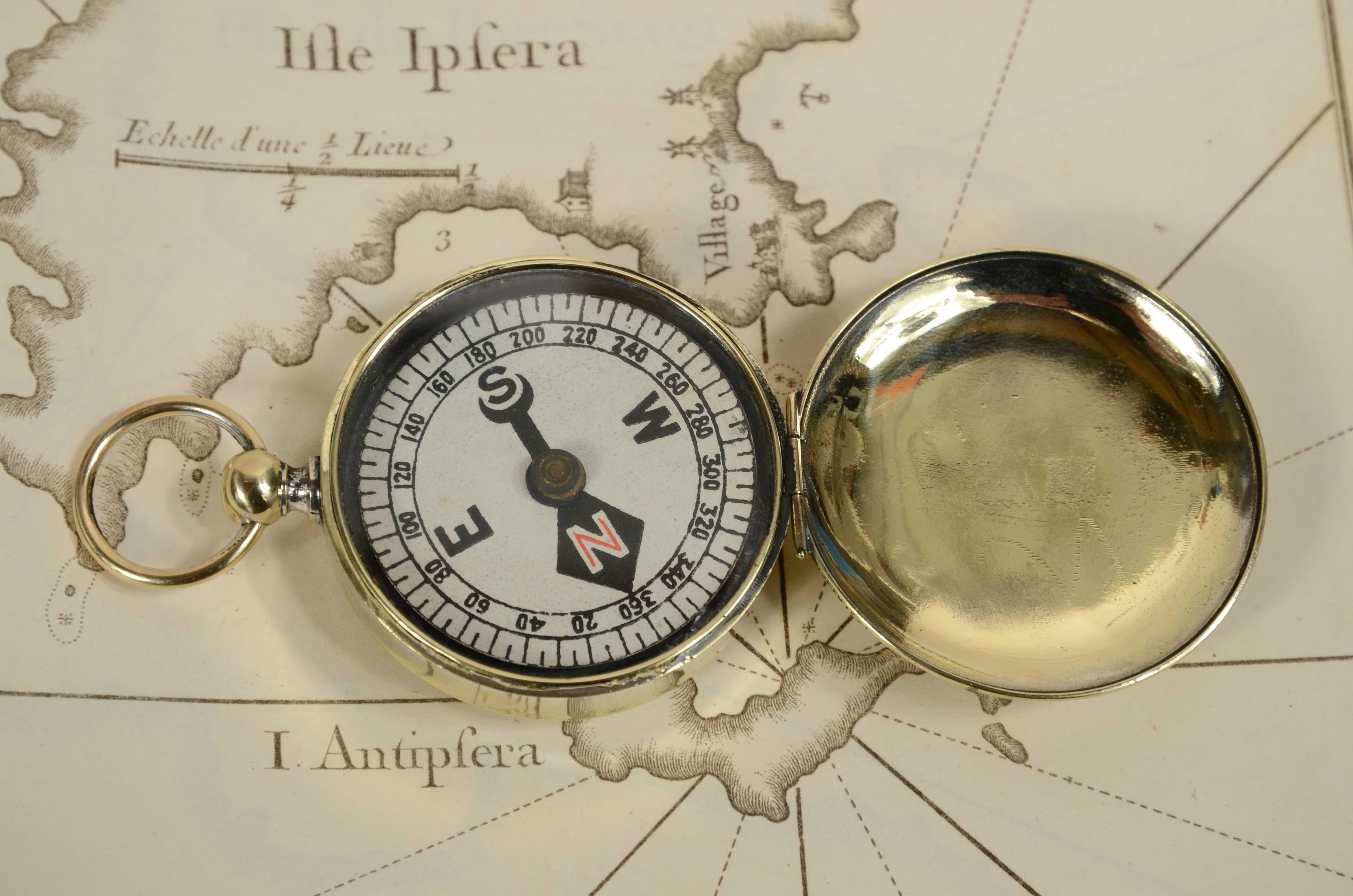 Brass Bussola da tasca in ottone dalla forma di orologio a cipolla. Inghilterra 1920