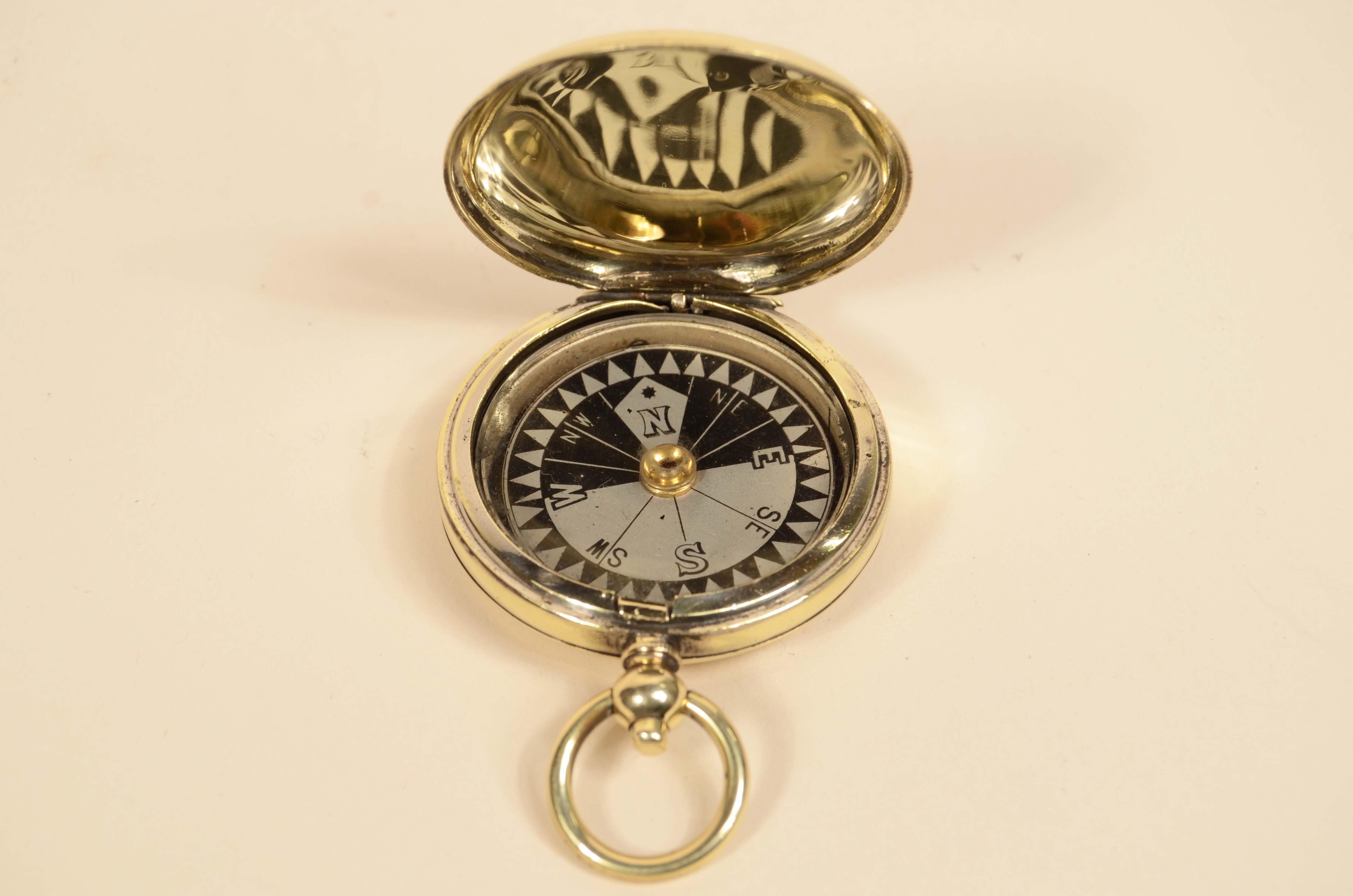 Early 20th Century Boussole de poche officielle de l'armée de l'air britannique signée E. KOEHN Genève 1915 en vente
