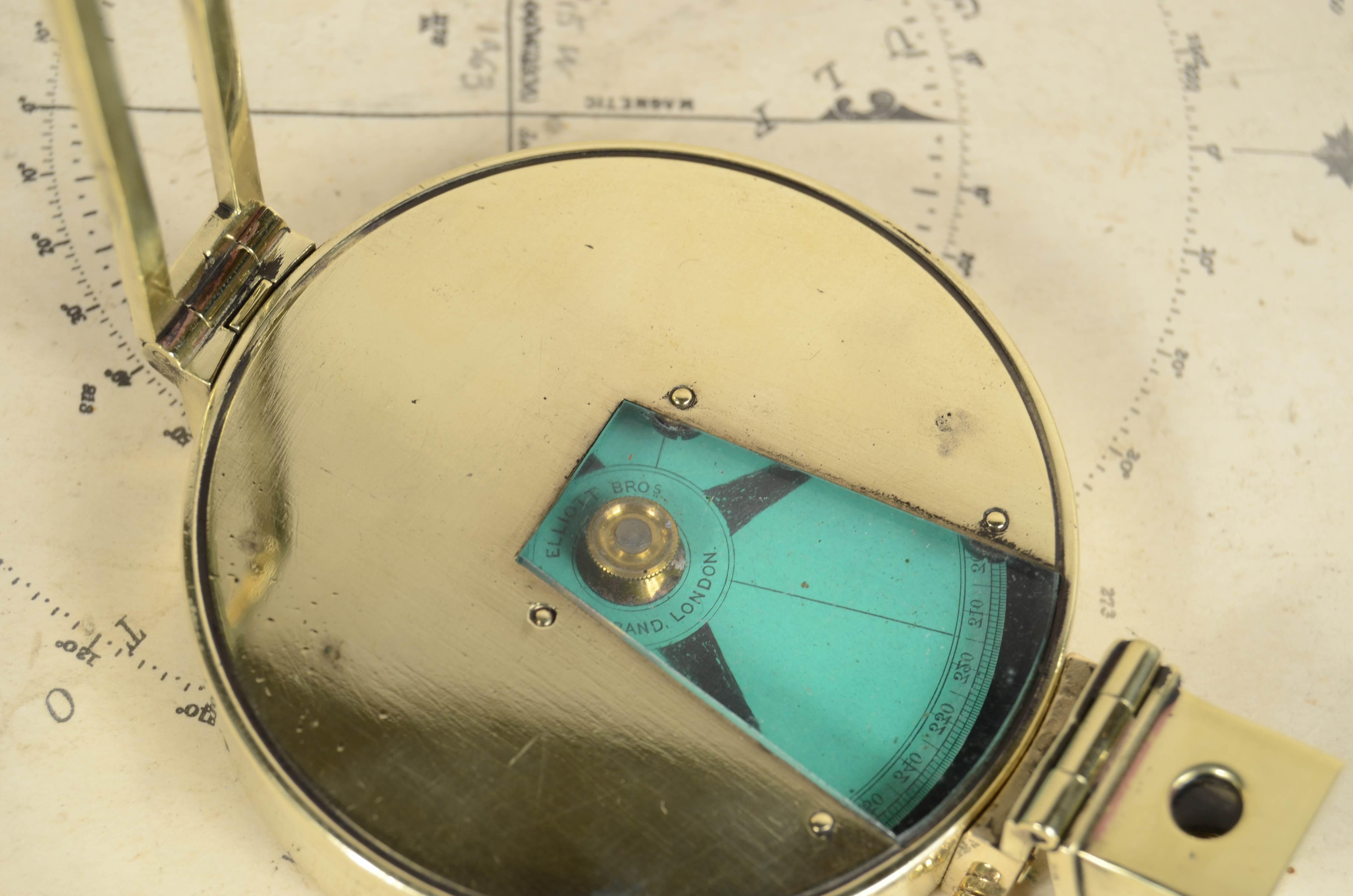 Laiton Compas magnétique nautique signé Elliott Bros London fin du 19ème siècle en vente