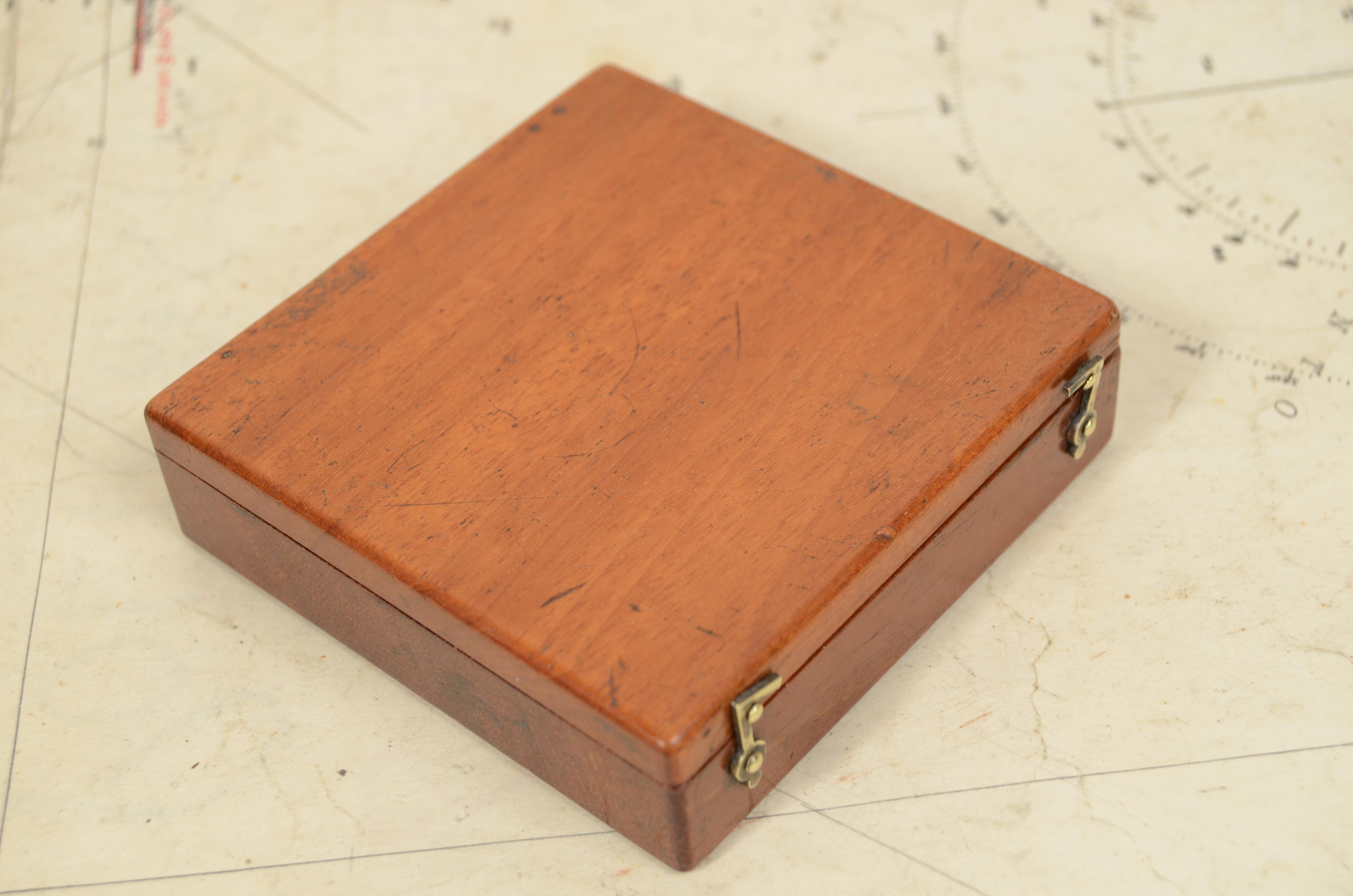Bussola magnetica da topografo da viaggio in legno di rovere e ottone metà '800 For Sale 4
