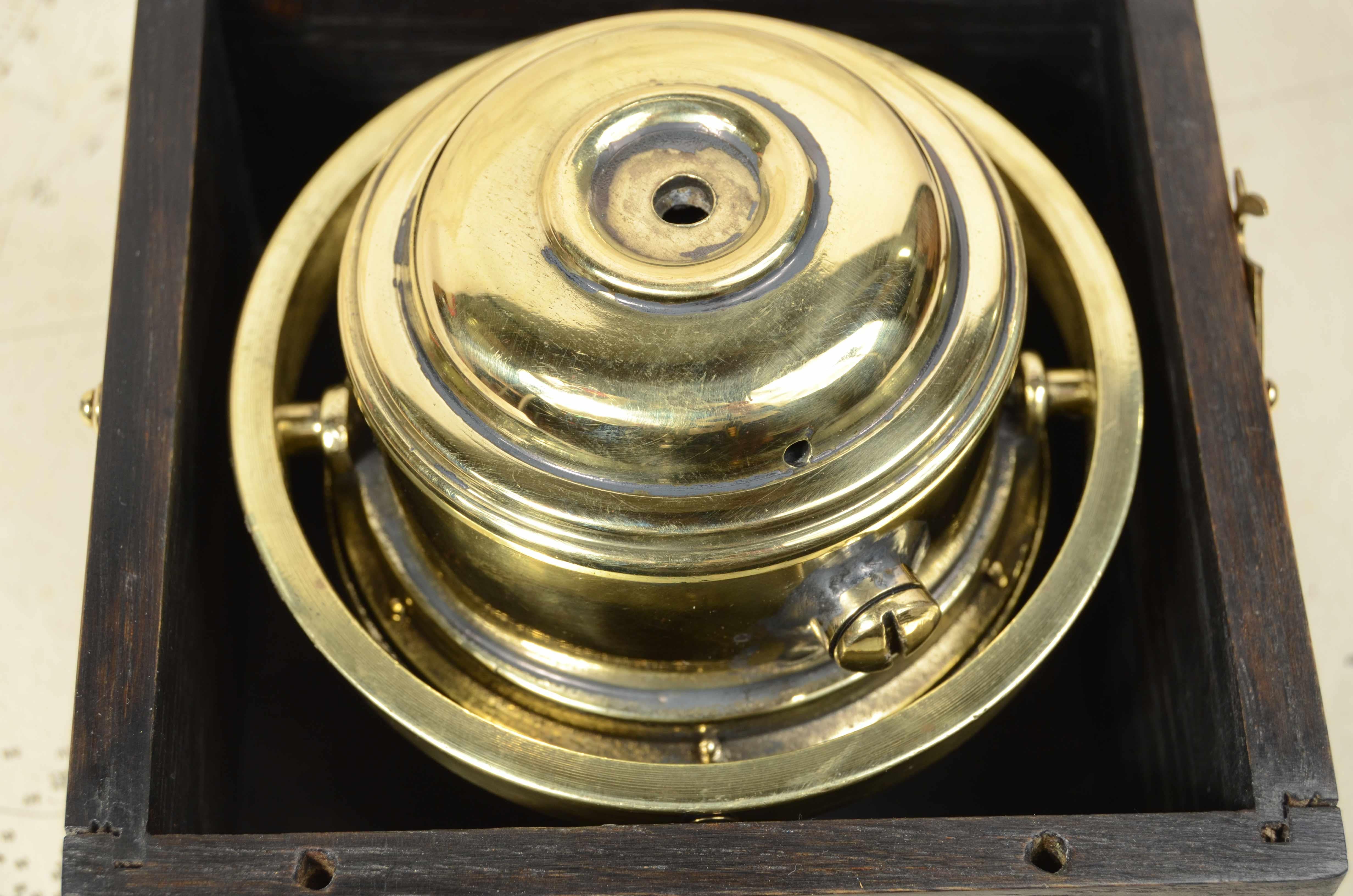 Nautical magnetic compass, signed Henry Browne & Son Ltd Barking & London 1880 For Sale 5
