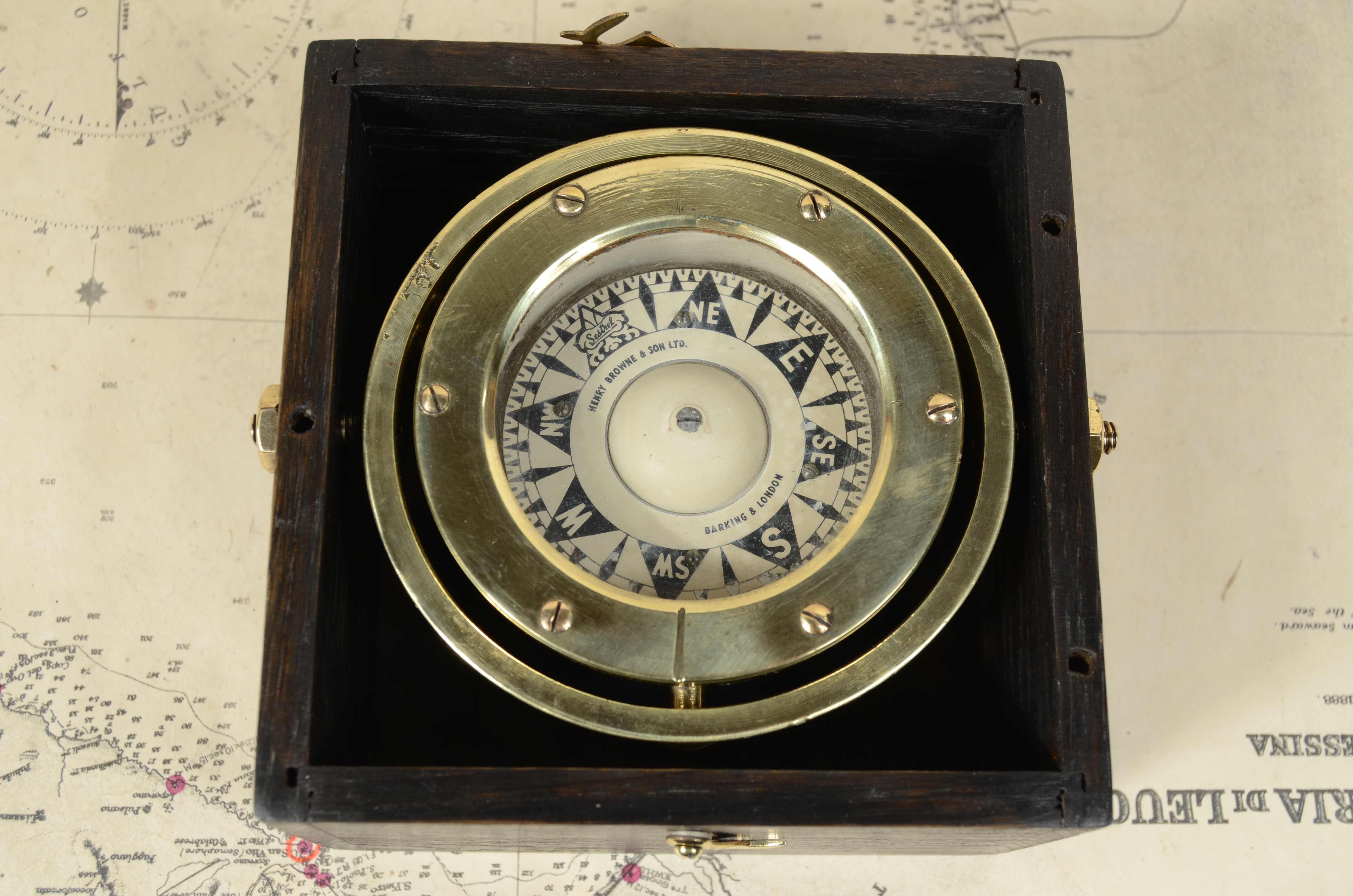 Nautical magnetic compass, signed Henry Browne & Son Ltd Barking & London 1880 For Sale 3