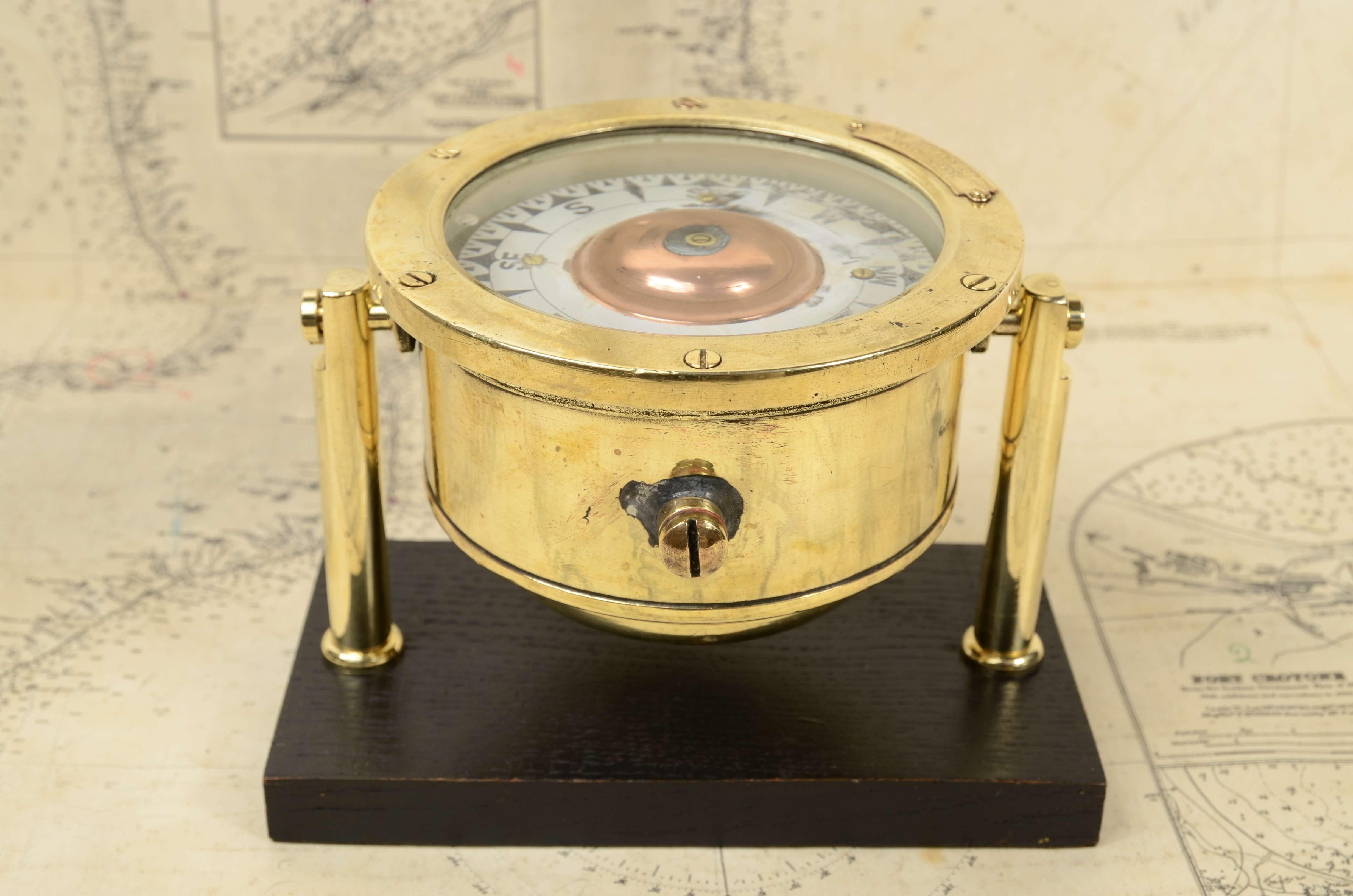 Nautical magnetic compass, signed by Henry Browne & Son Ltd   Sestrel  1942. For Sale 5