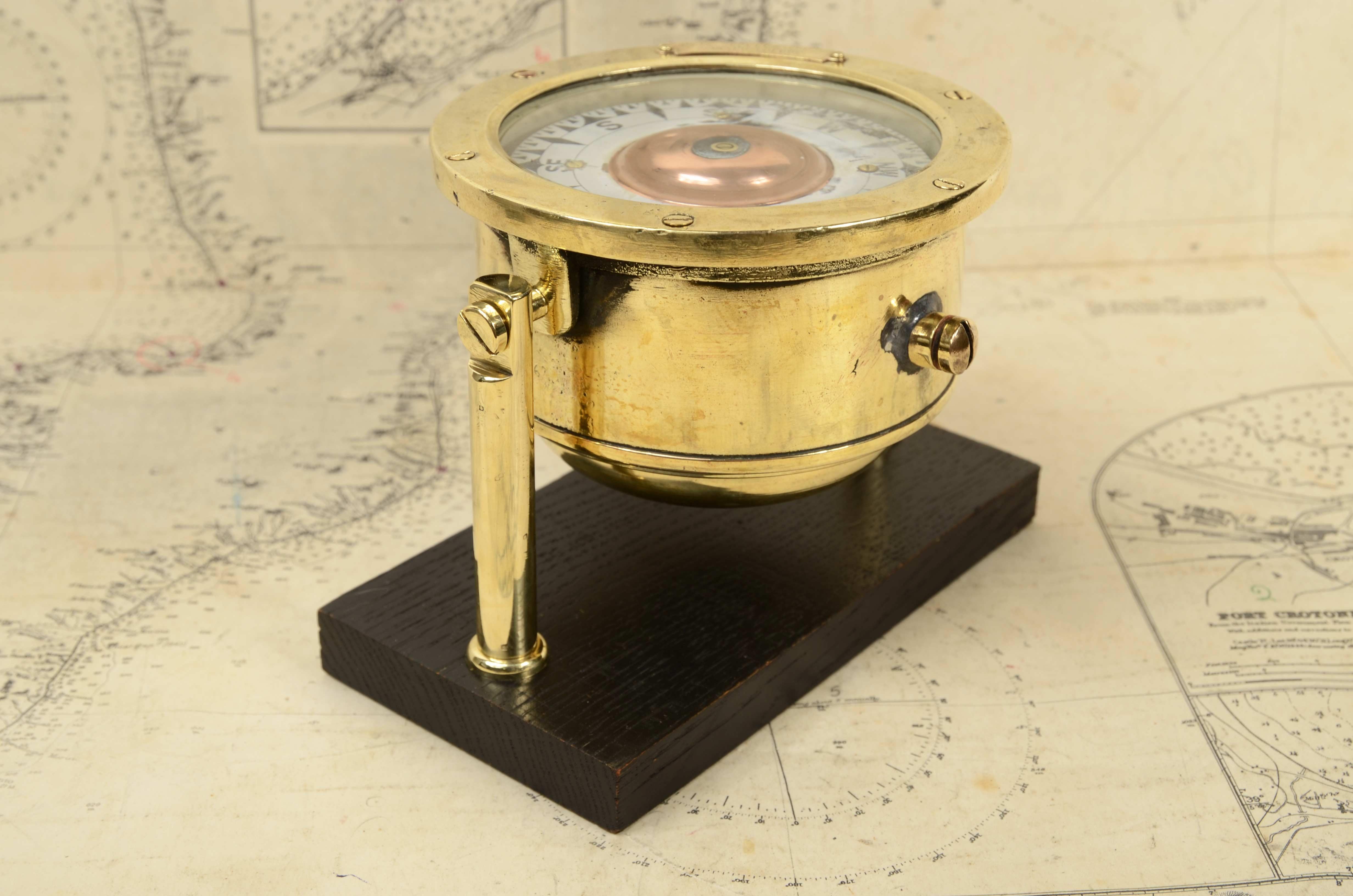 Mid-20th Century Nautical magnetic compass, signed by Henry Browne & Son Ltd   Sestrel  1942. For Sale