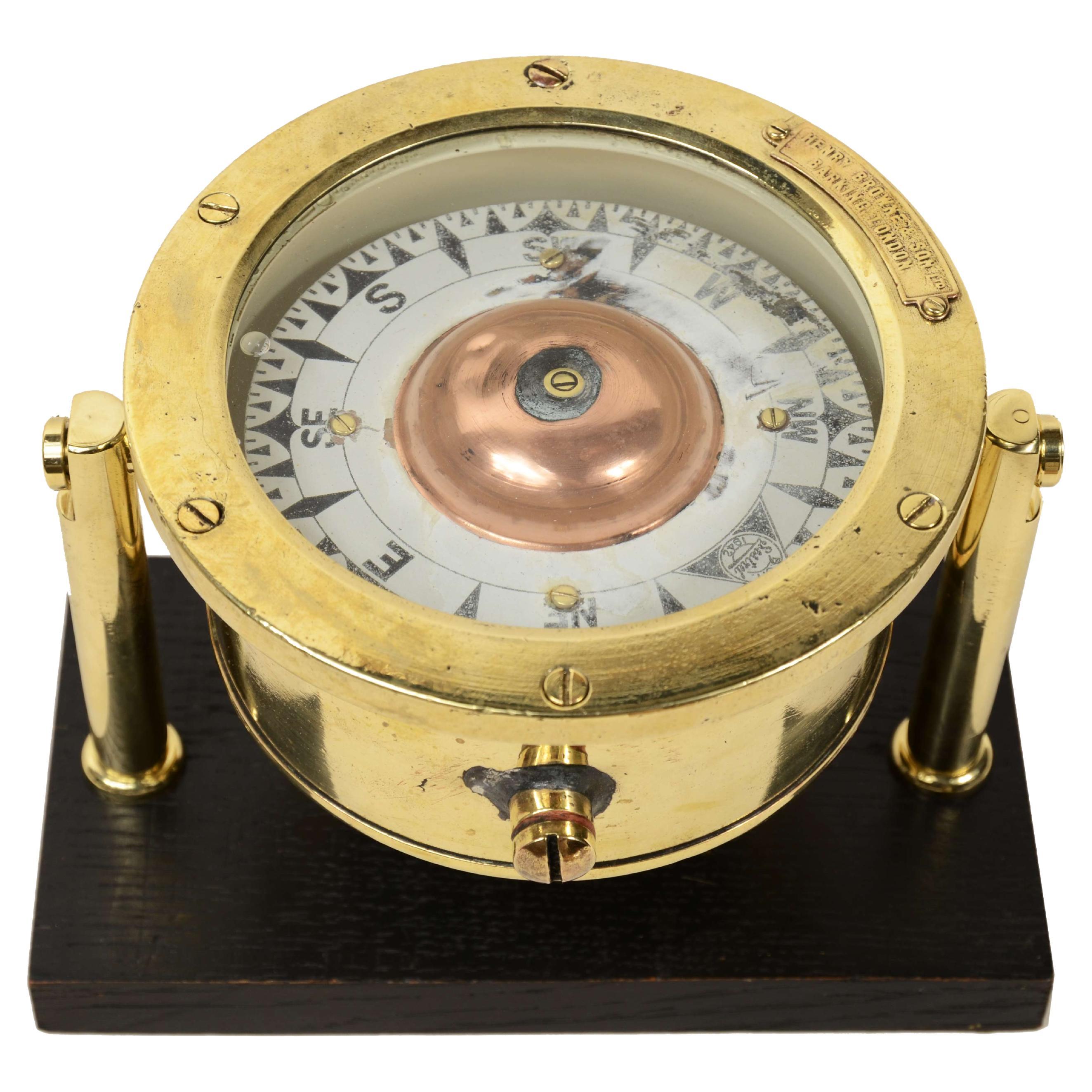 Nautical magnetic compass, signed by Henry Browne & Son Ltd   Sestrel  1942. For Sale