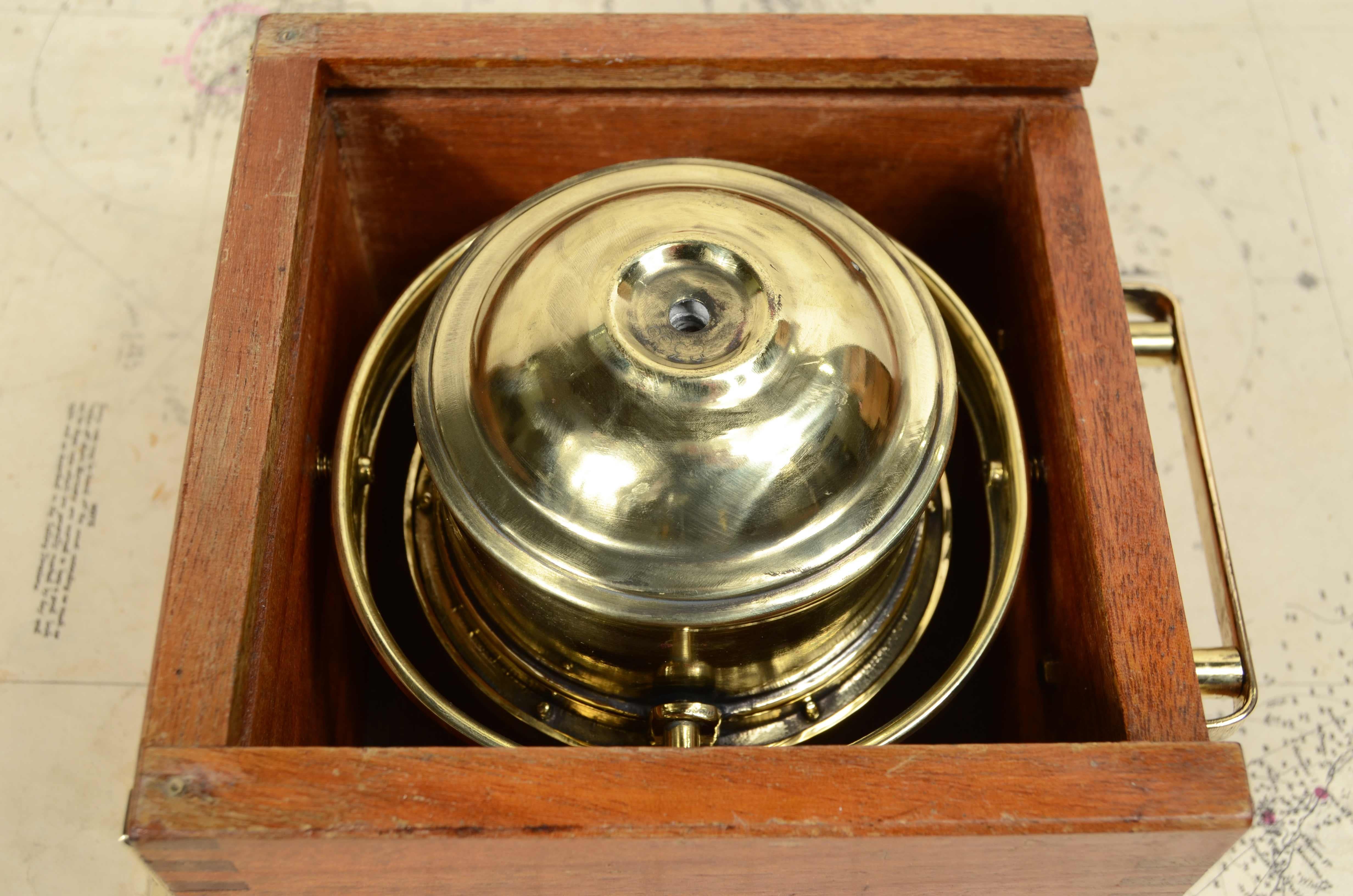 Nautischer Magnetkompass aus Messing, signiert Sestrel London, um 1870 im Angebot 7