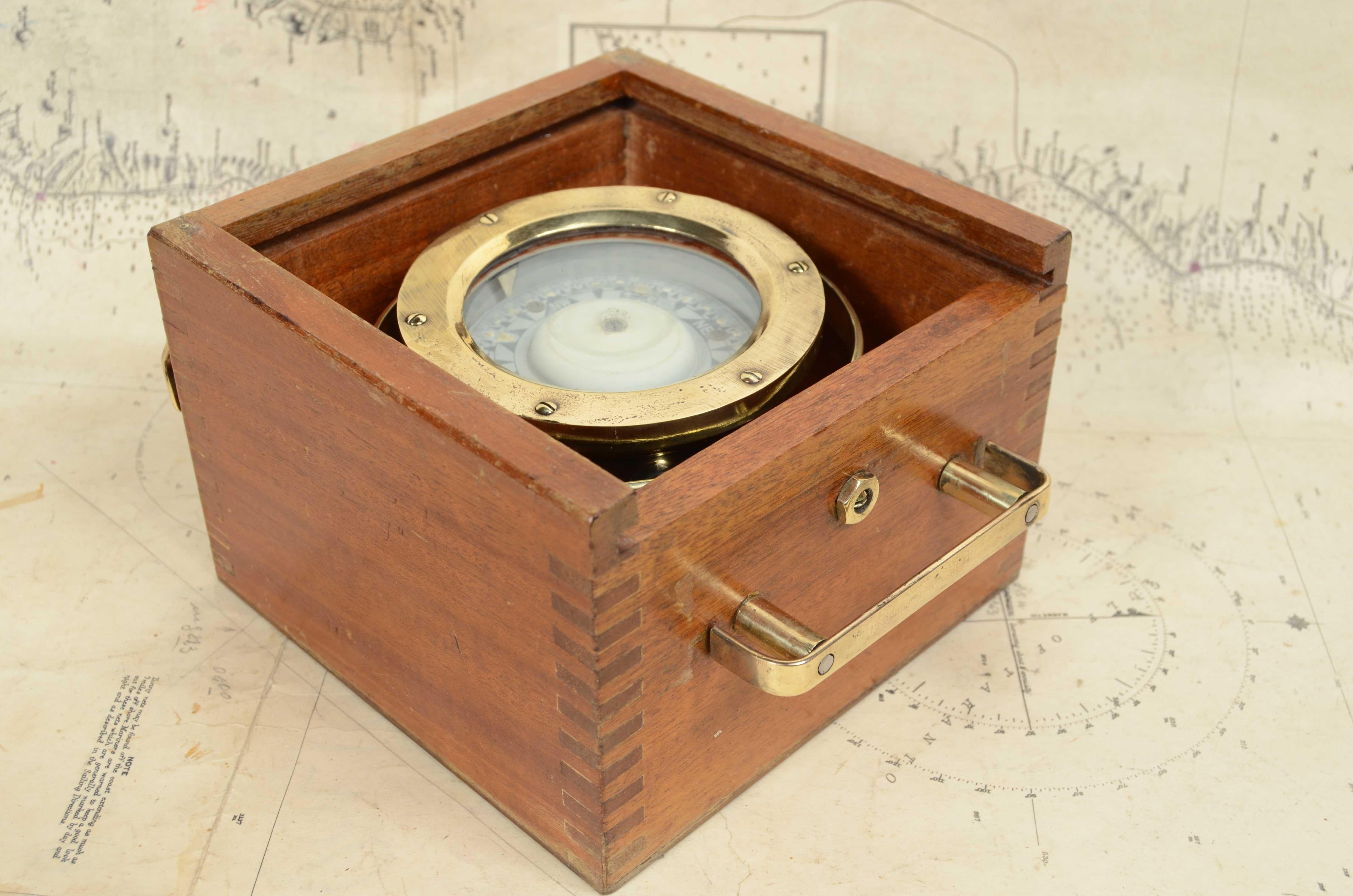 Nautischer Magnetkompass aus Messing, signiert Sestrel London, um 1870 im Angebot 8