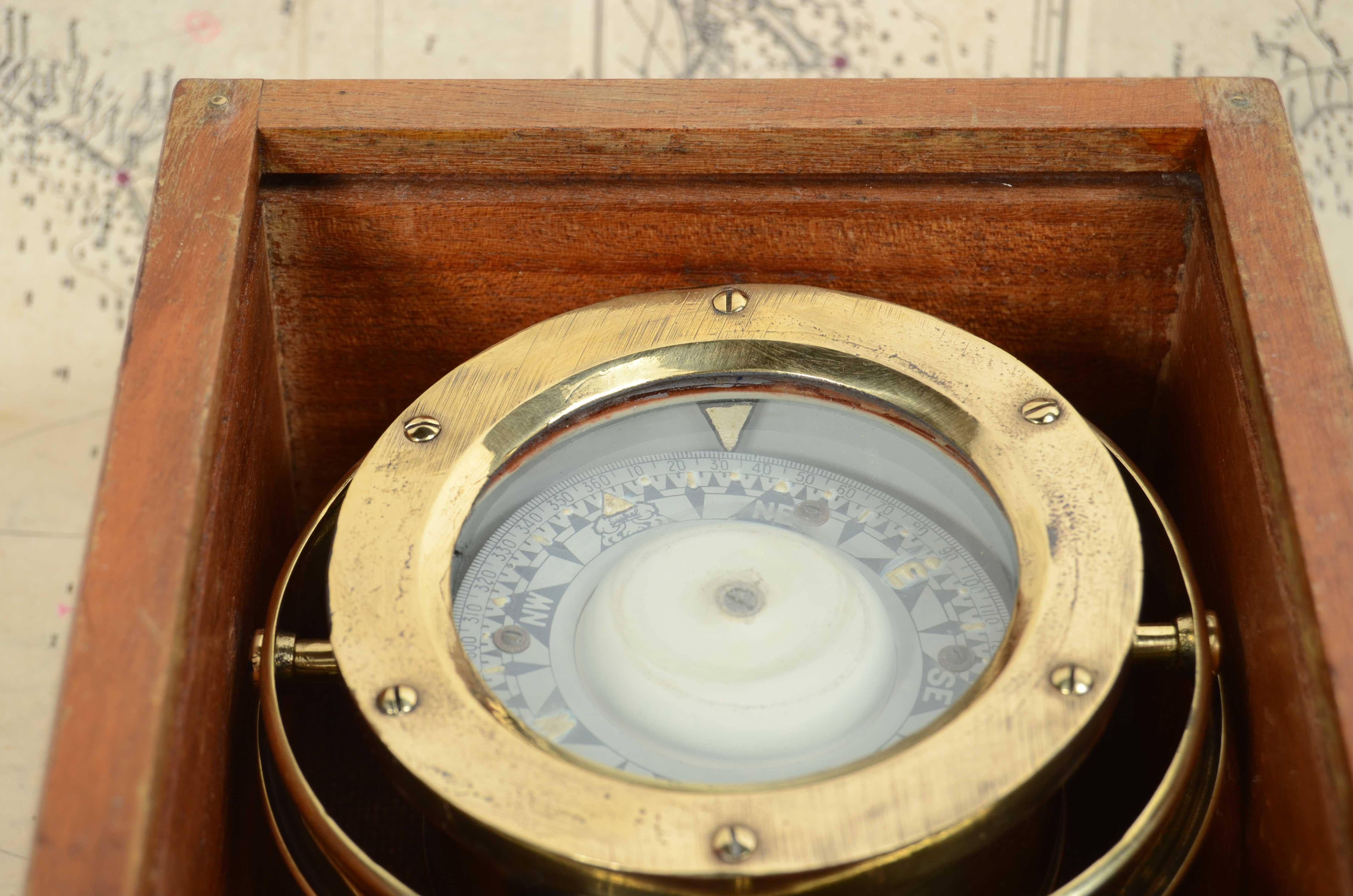 Nautischer Magnetkompass aus Messing, signiert Sestrel London, um 1870 im Angebot 13