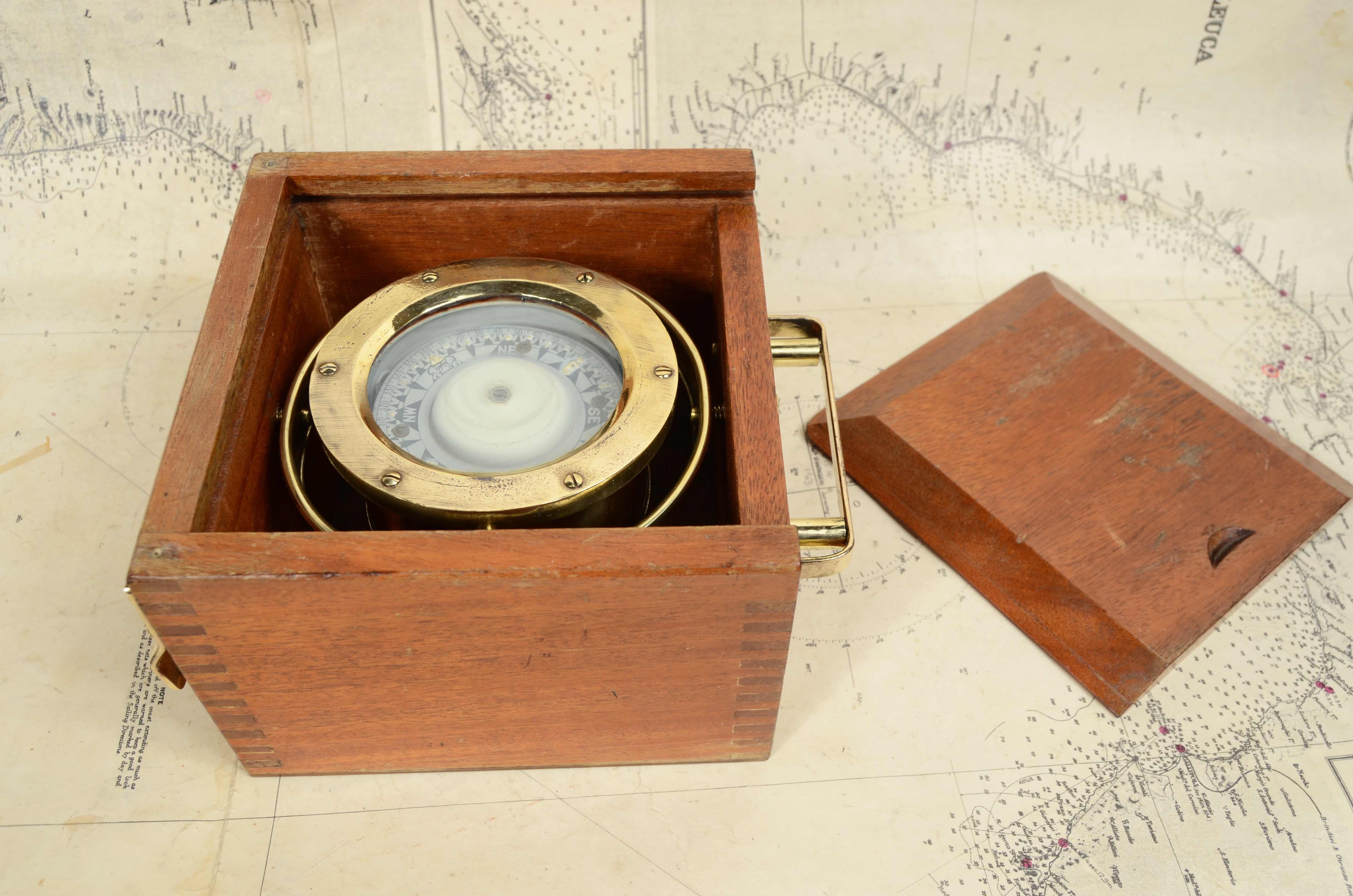 Late 19th Century Brass nautical magnetic compass, signed Sestrel London circa 1870 For Sale