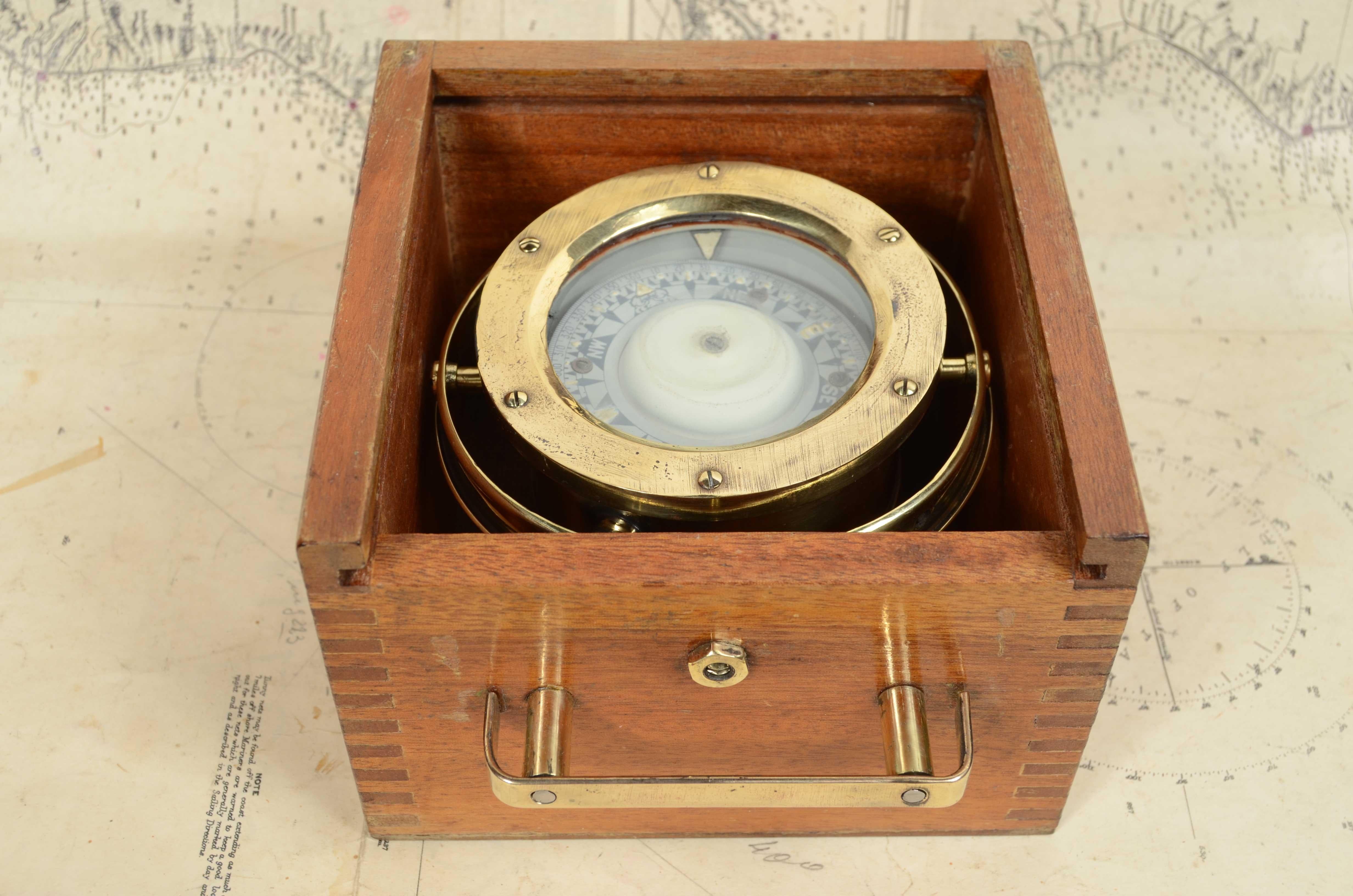 Nautischer Magnetkompass aus Messing, signiert Sestrel London, um 1870 im Angebot 1