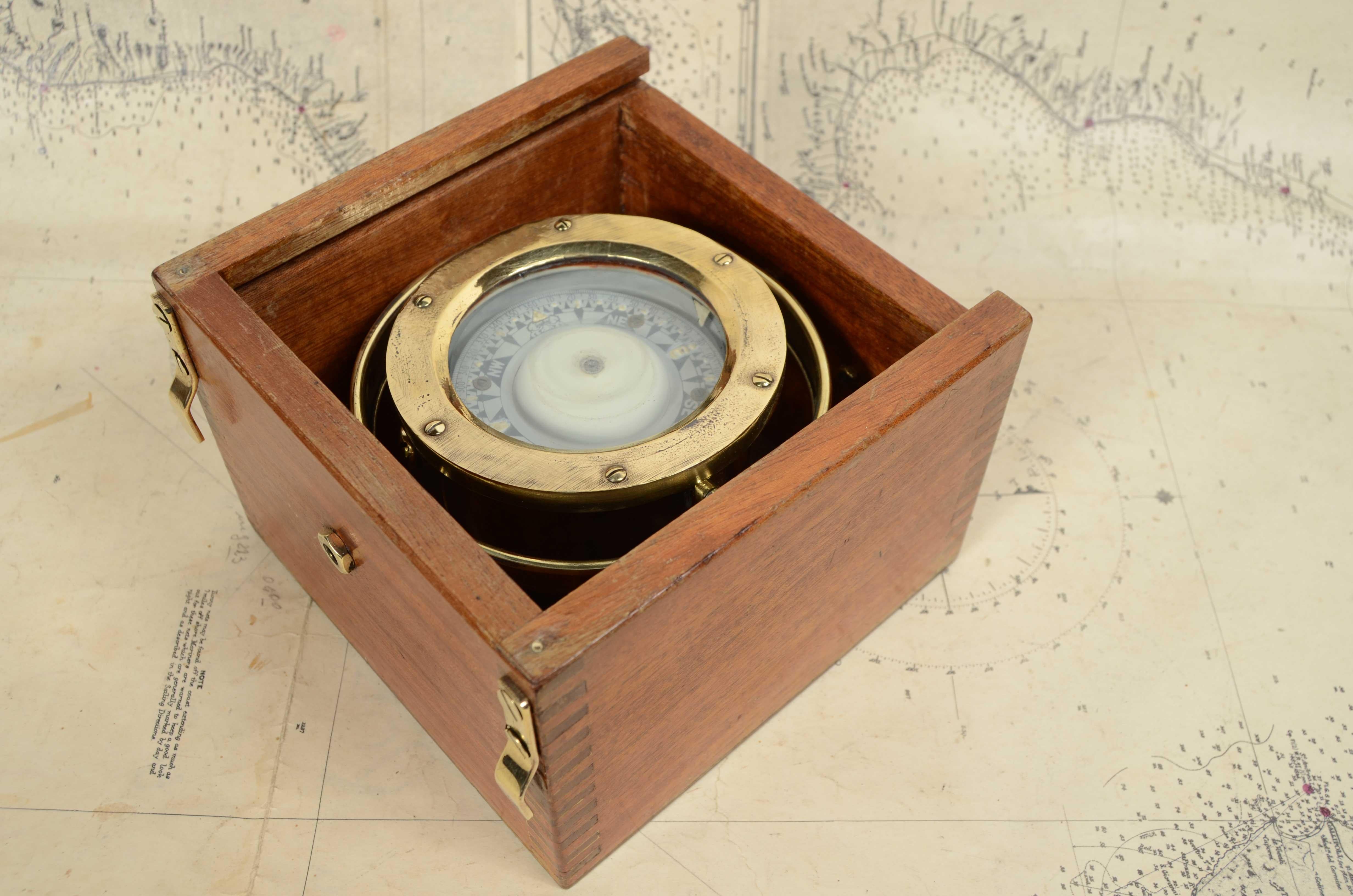Nautischer Magnetkompass aus Messing, signiert Sestrel London, um 1870 im Angebot 2