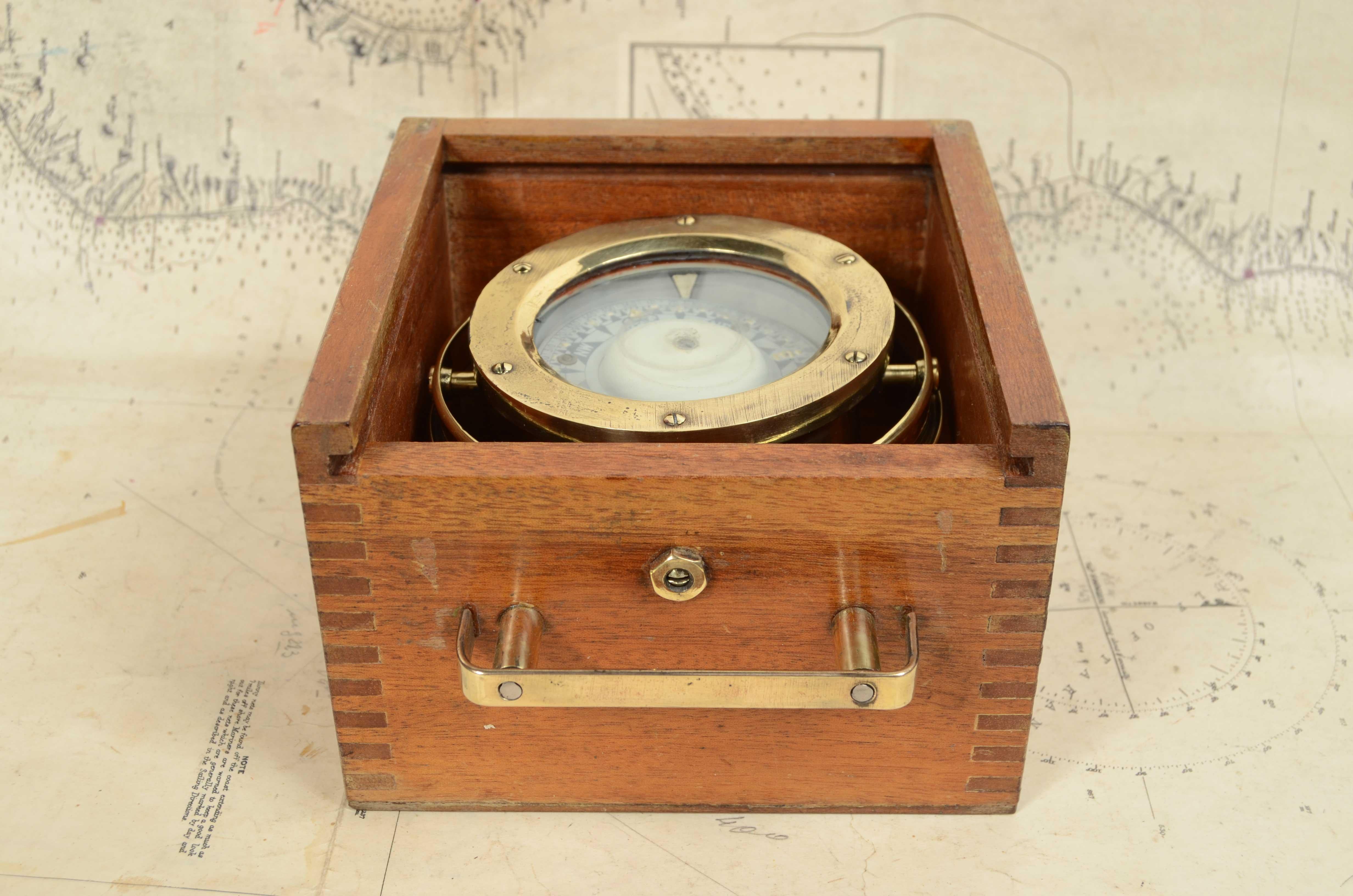 Nautischer Magnetkompass aus Messing, signiert Sestrel London, um 1870 im Angebot 4
