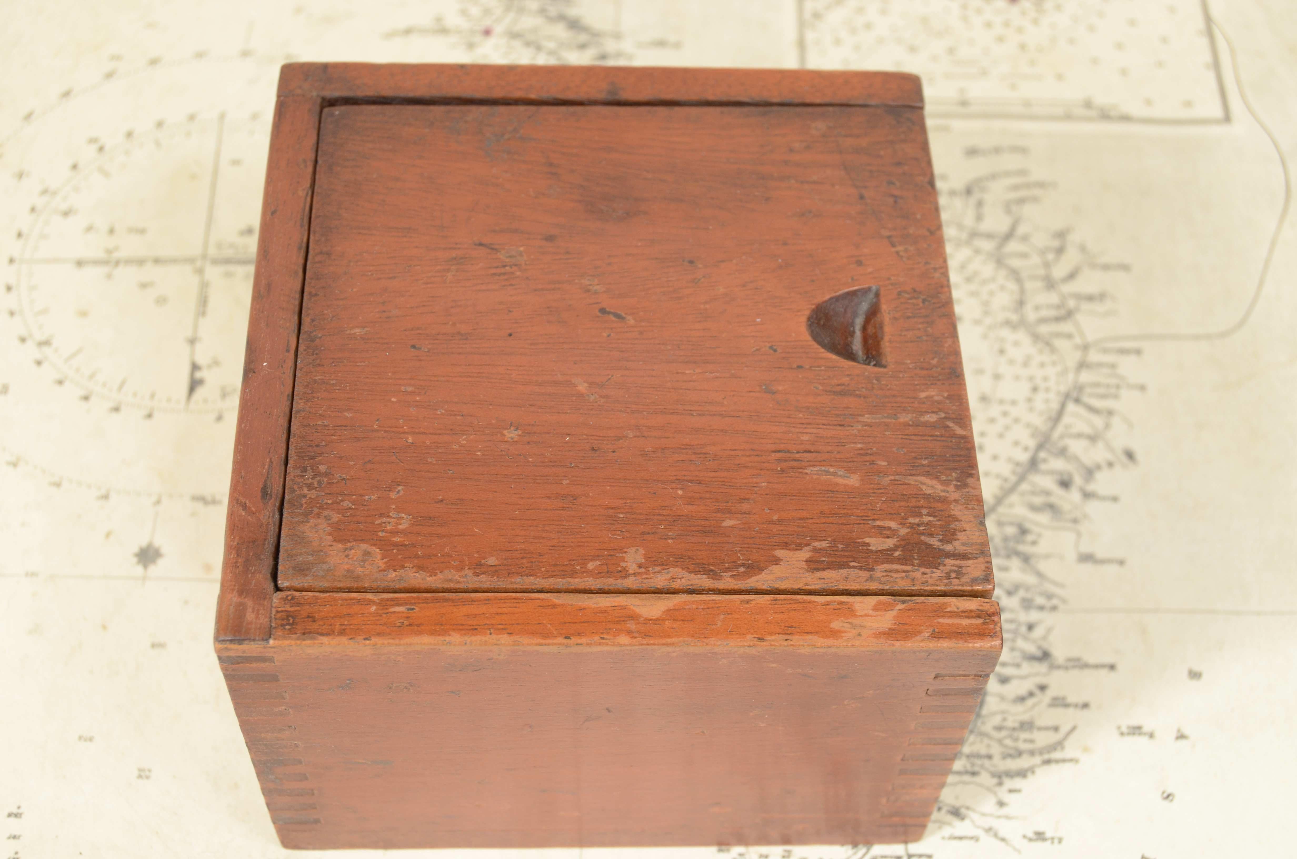 Nautical magnetic compass made USA 1930s original wooden box For Sale 3
