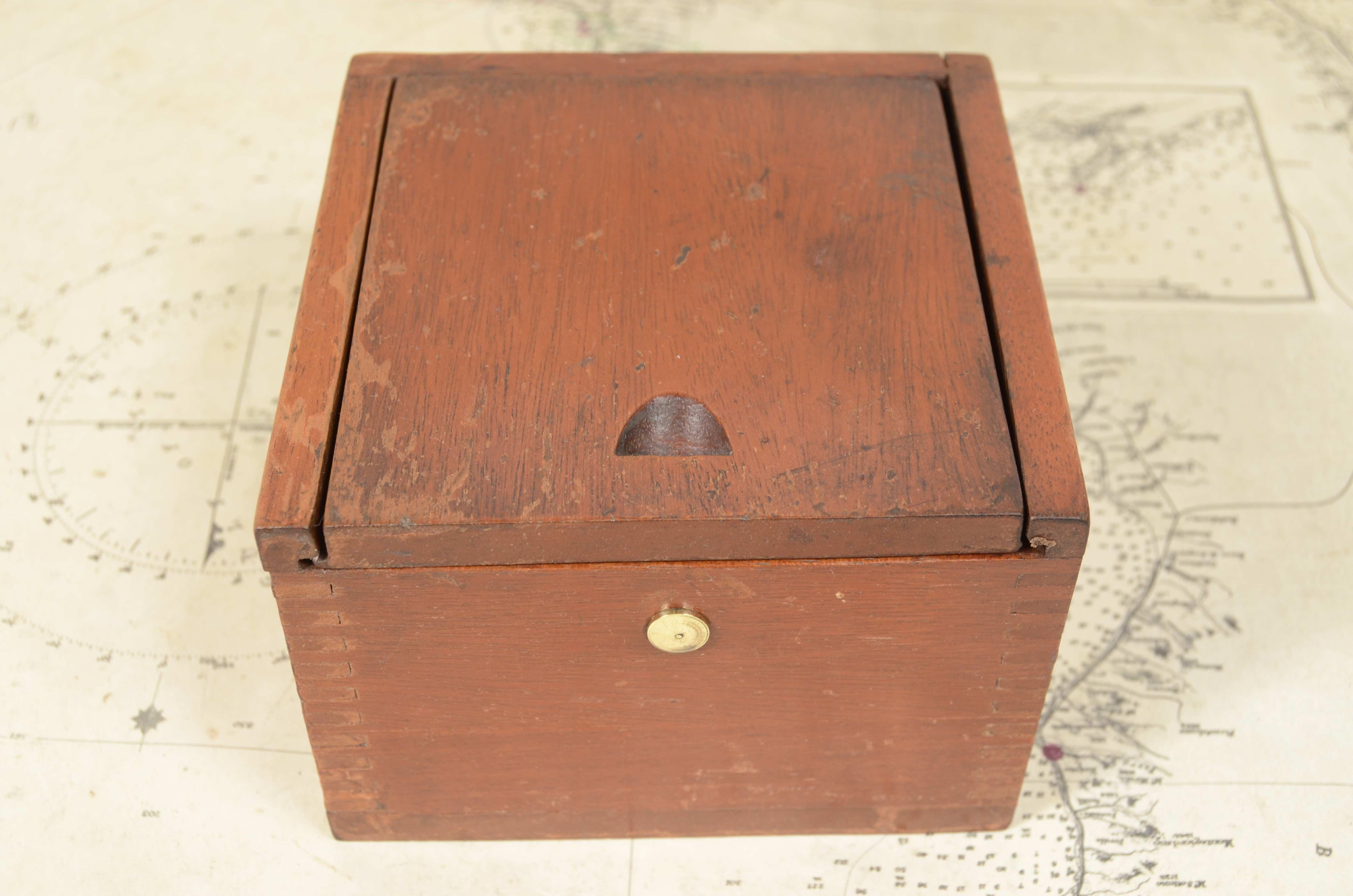 Nautical magnetic compass made USA 1930s original wooden box For Sale 4