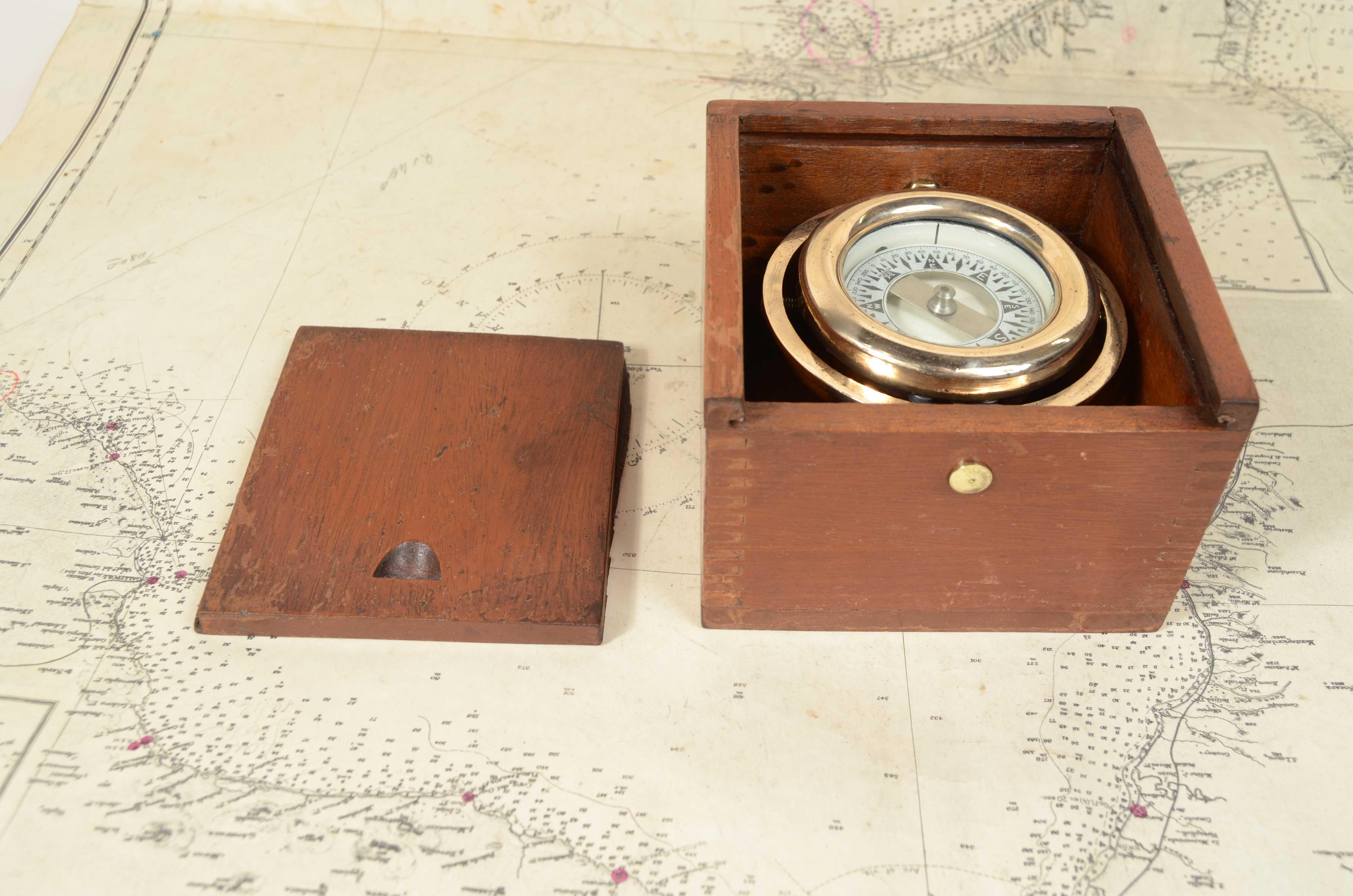 Nautical magnetic compass made USA 1930s original wooden box For Sale 5