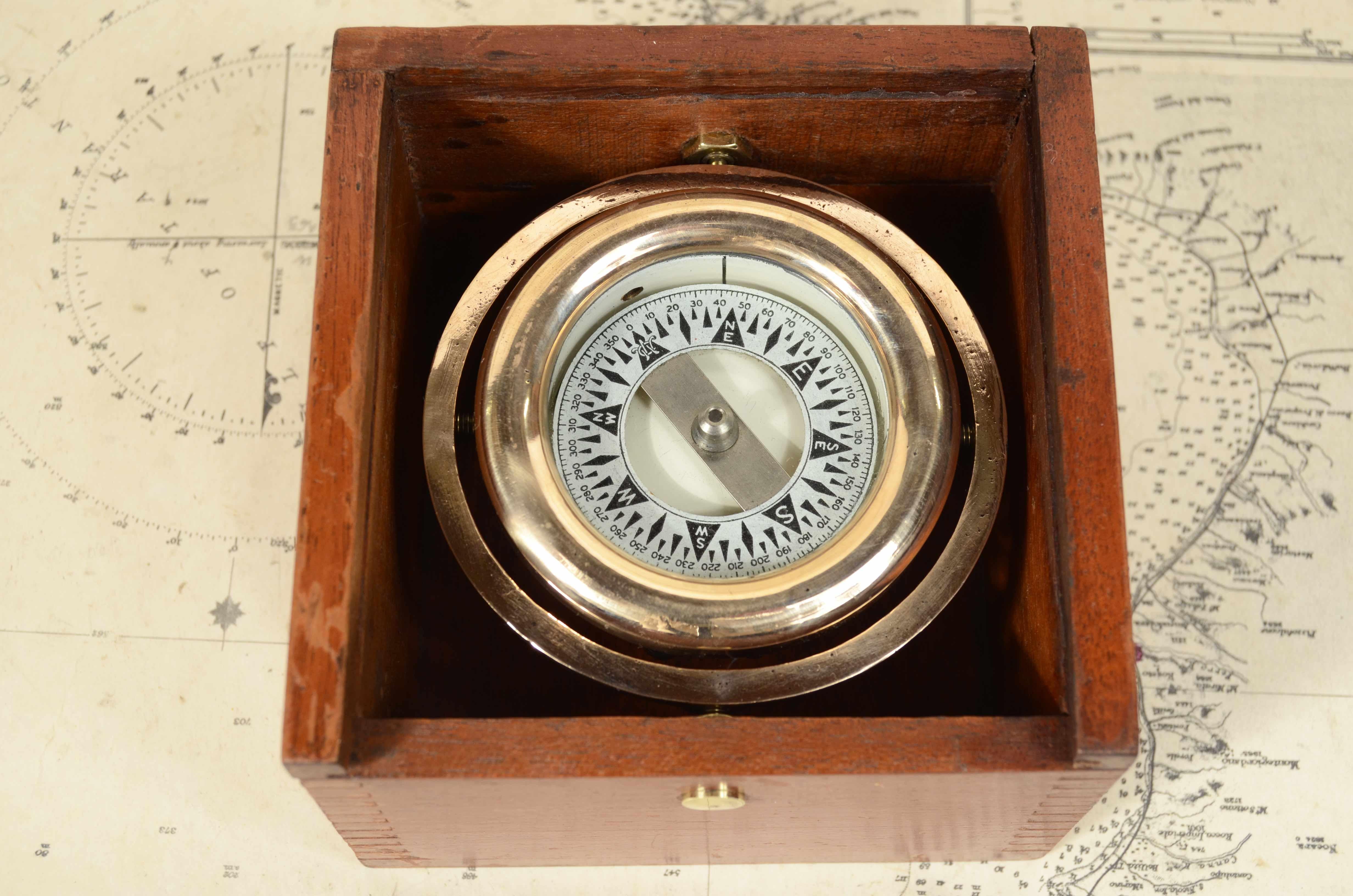 Nautischer Magnetkompass made in USA 1930er Jahre original Holzbox (Mid-20th Century) im Angebot