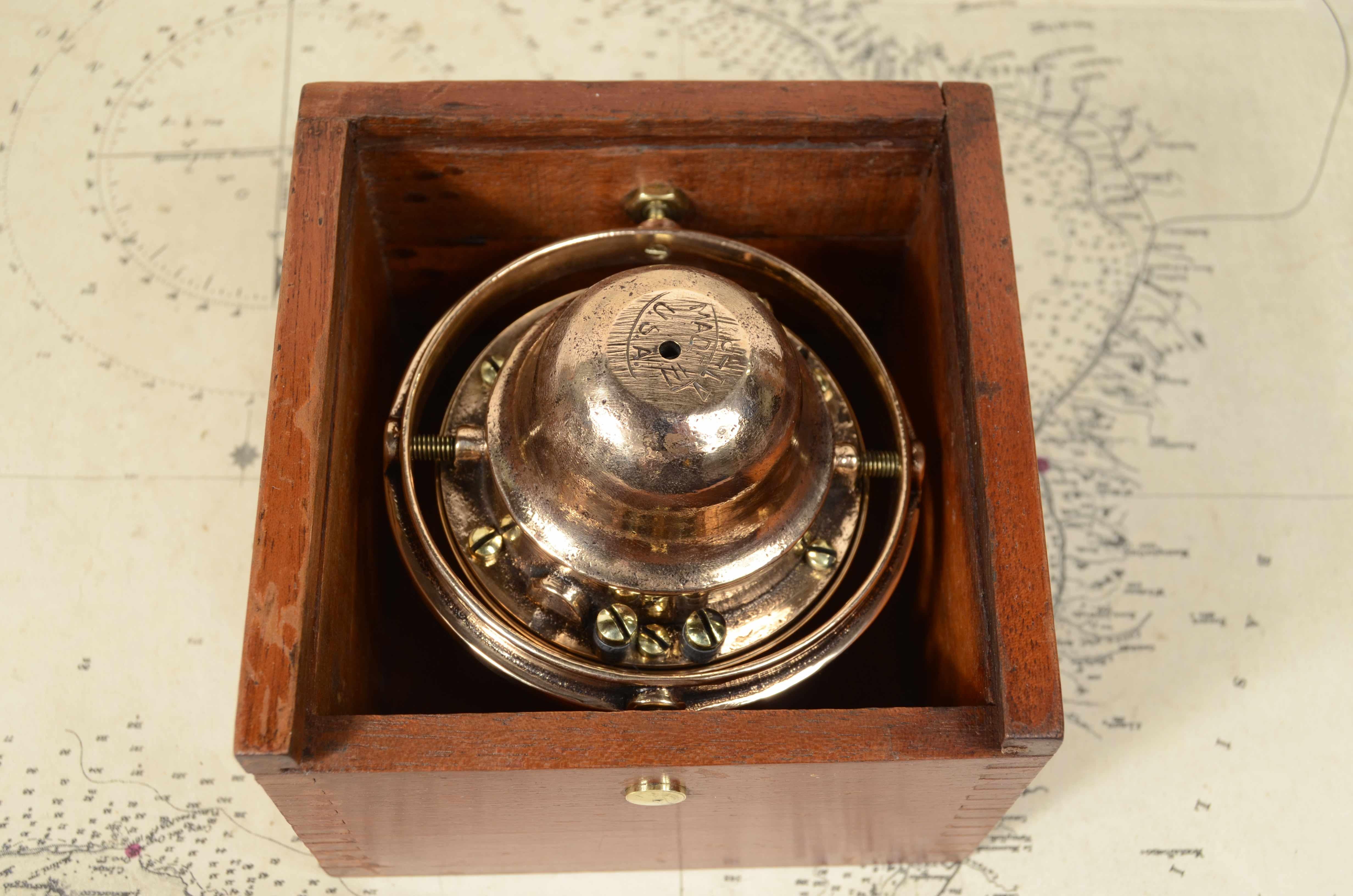Mid-20th Century Nautical magnetic compass made USA 1930s original wooden box For Sale
