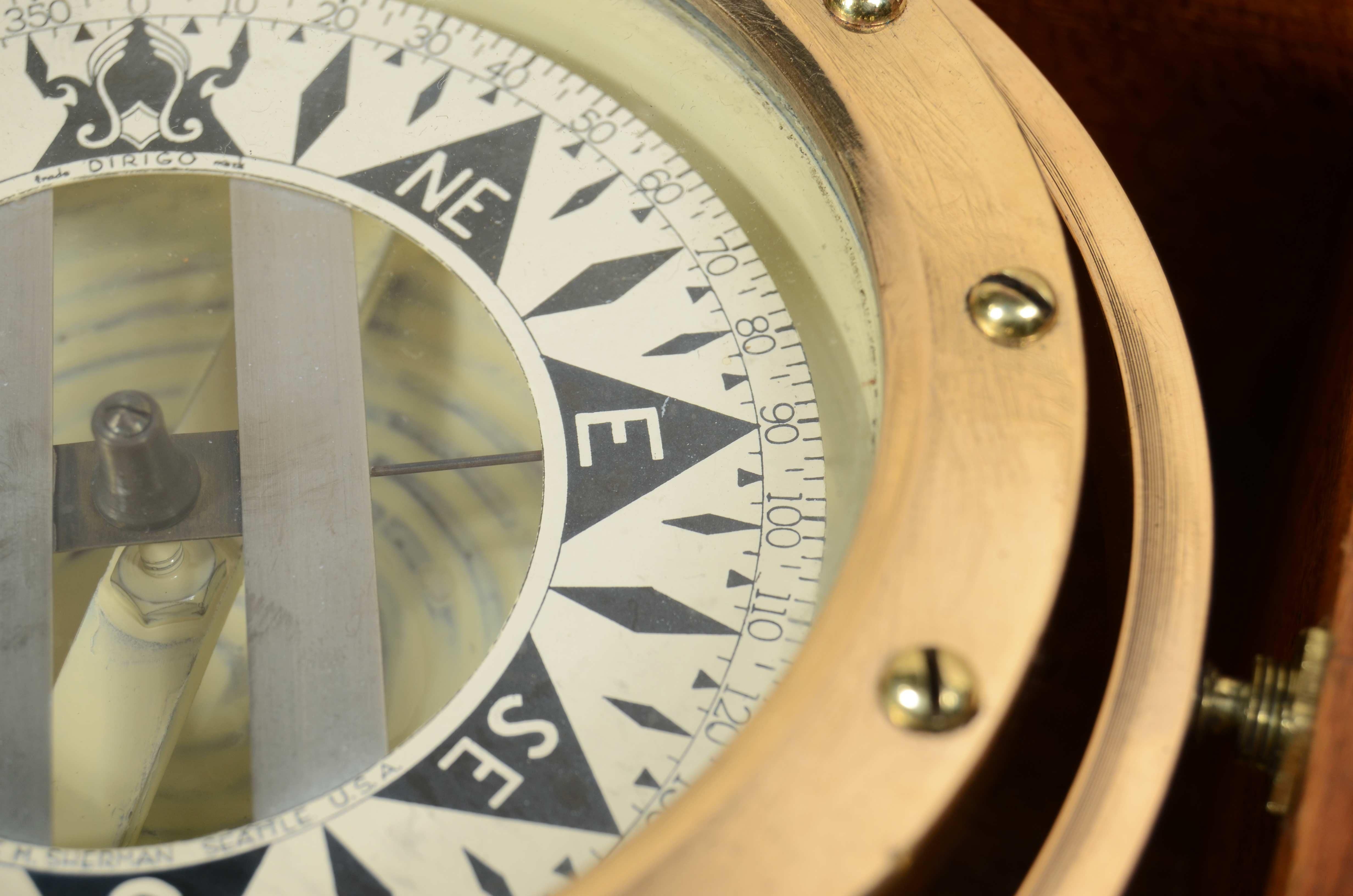 Nautischer Kompass aus Messing und Kupfer auf Kardangelenk signiert DIRIGO 1920 im Angebot 4