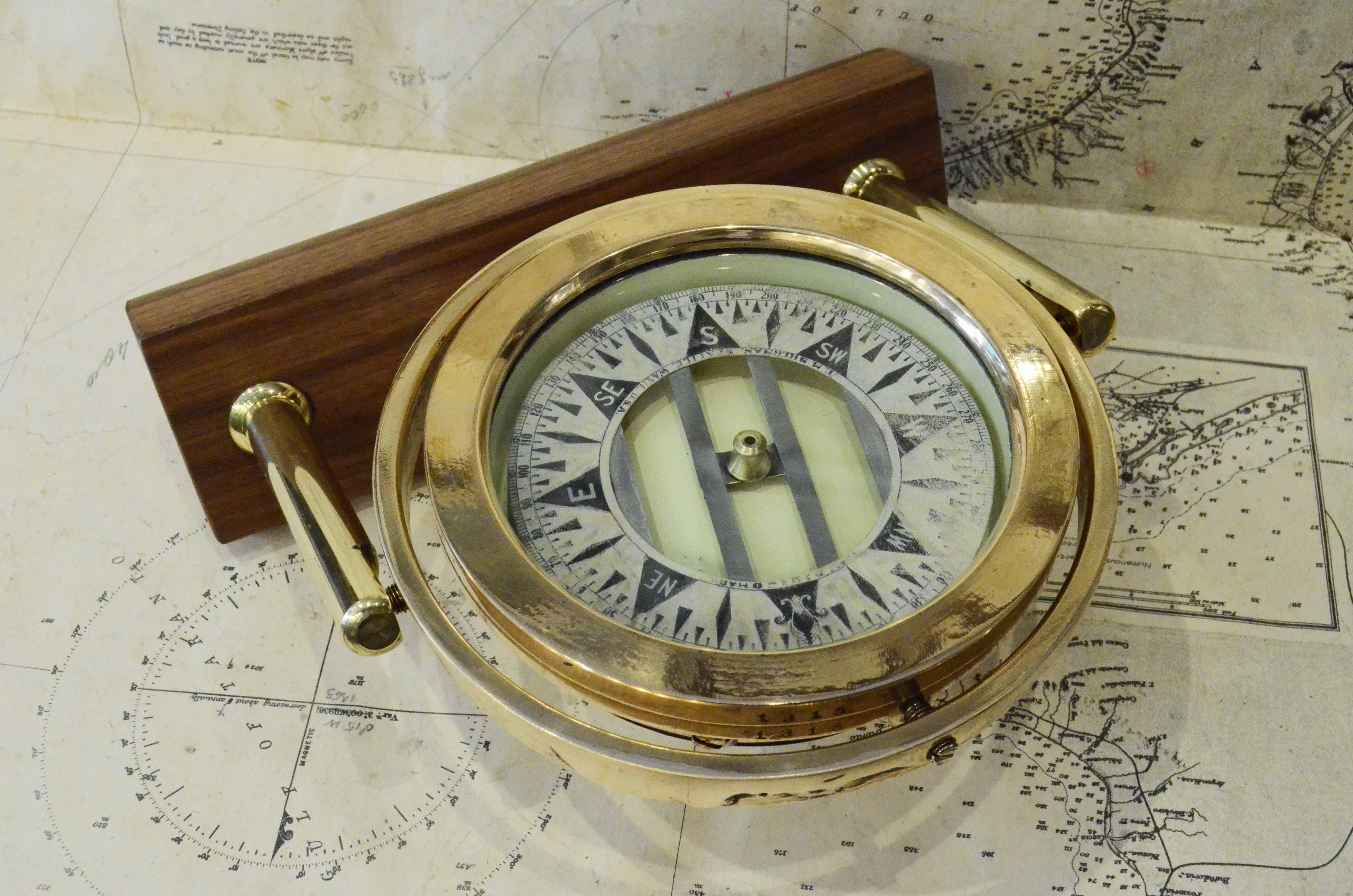 Nautischer Kompass aus Messing  unterzeichnet DIRIGO Eugen M. Sherman Seattle USA 1920 im Angebot 3