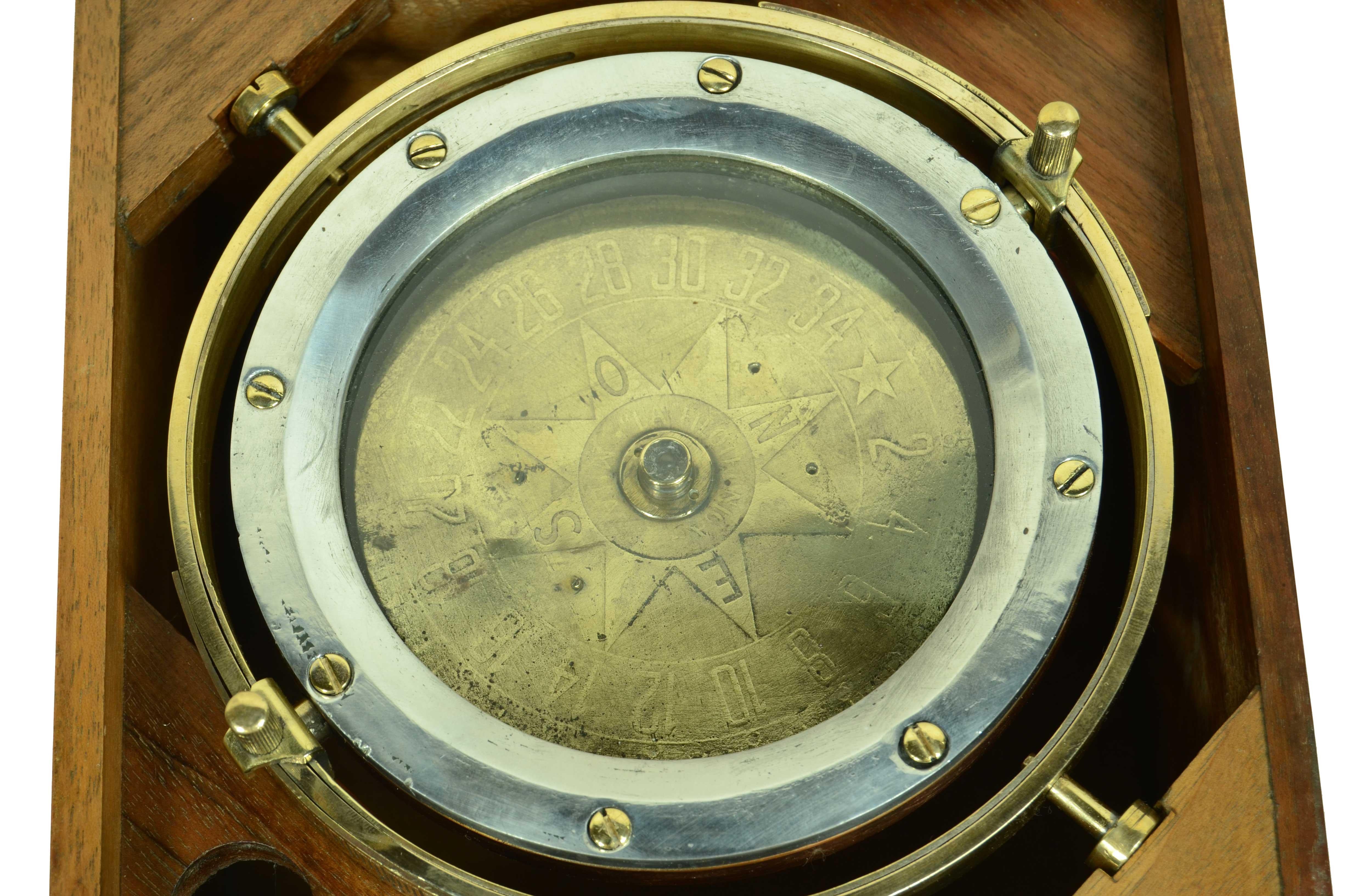 Nautischer Kompass auf Kardangelenk signiert La Filotecnica Milano Anfang 20 (Early 20th Century) im Angebot